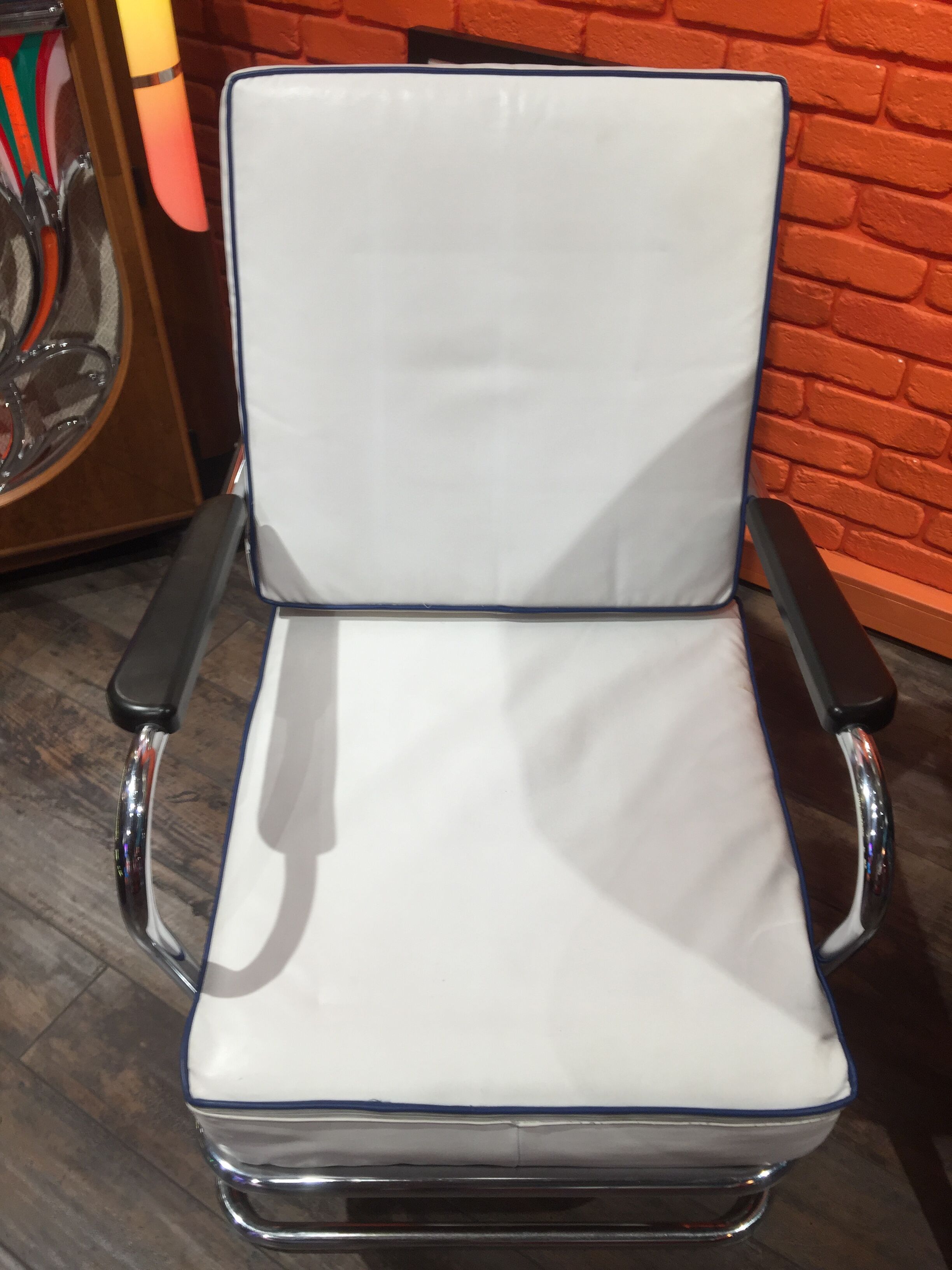 Lot 2 chairs USA 1950