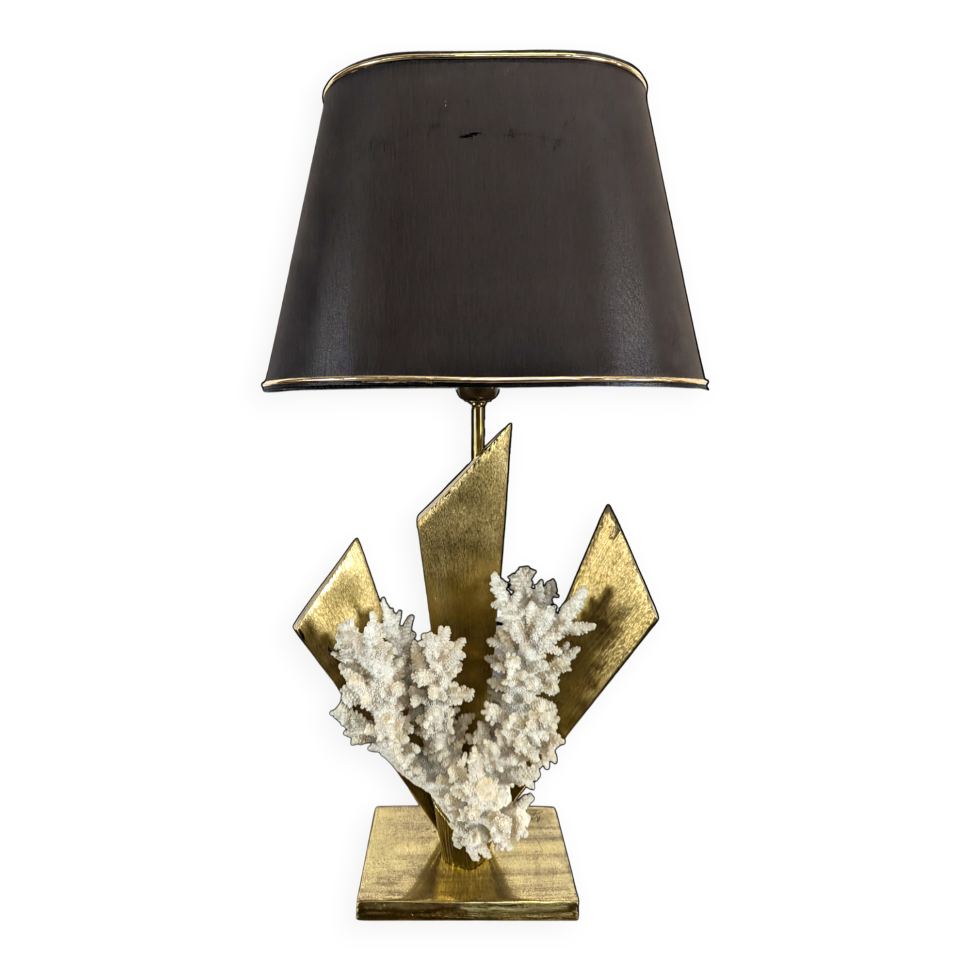 Lampe en laiton et corail de Christian Nowaczyk et Daniel Chassin