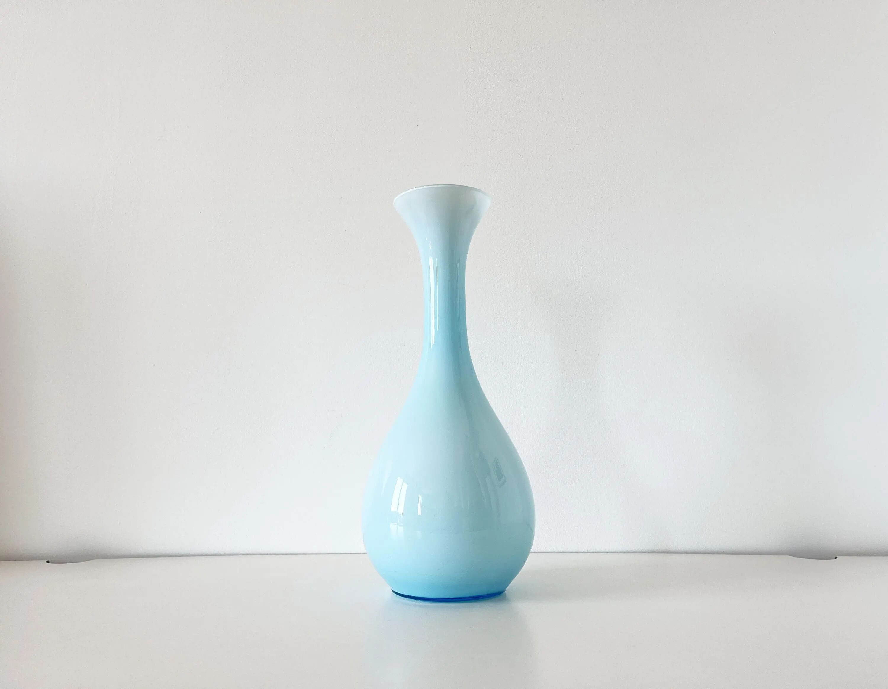 Large Italian vase in turquoise opaline from the 1960s.