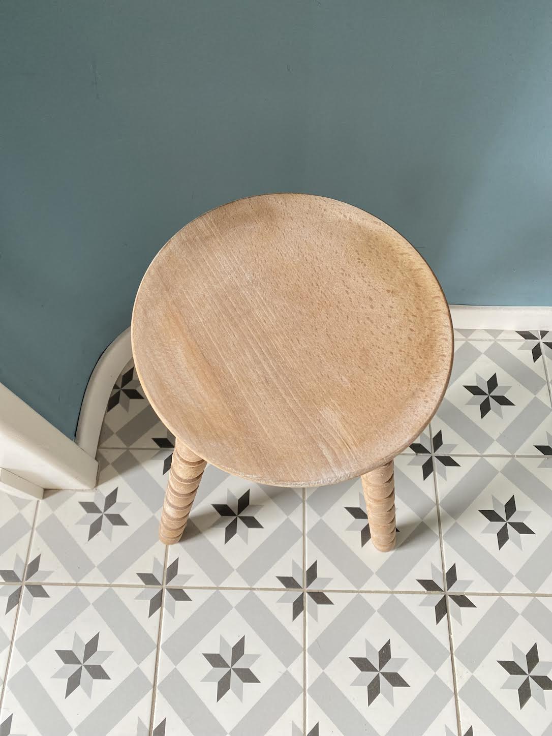Tripod stool