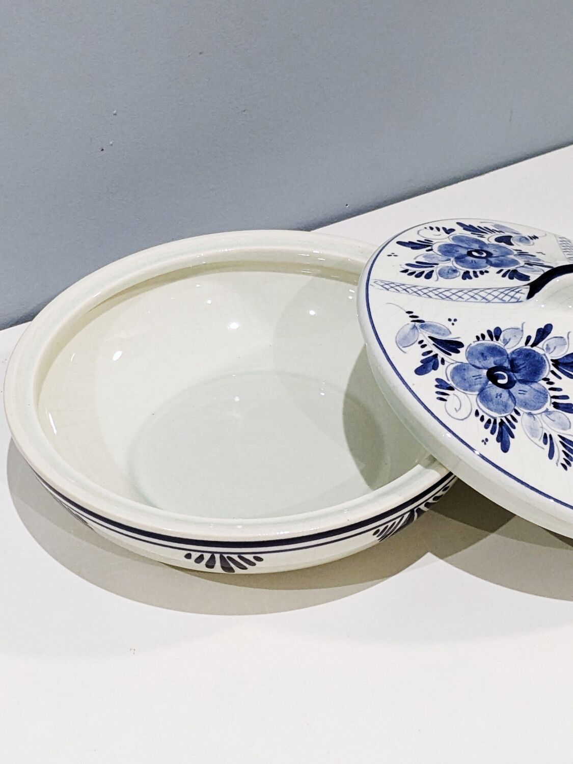 Vintage ceramic box ' 60. Delft. In perfect condition.