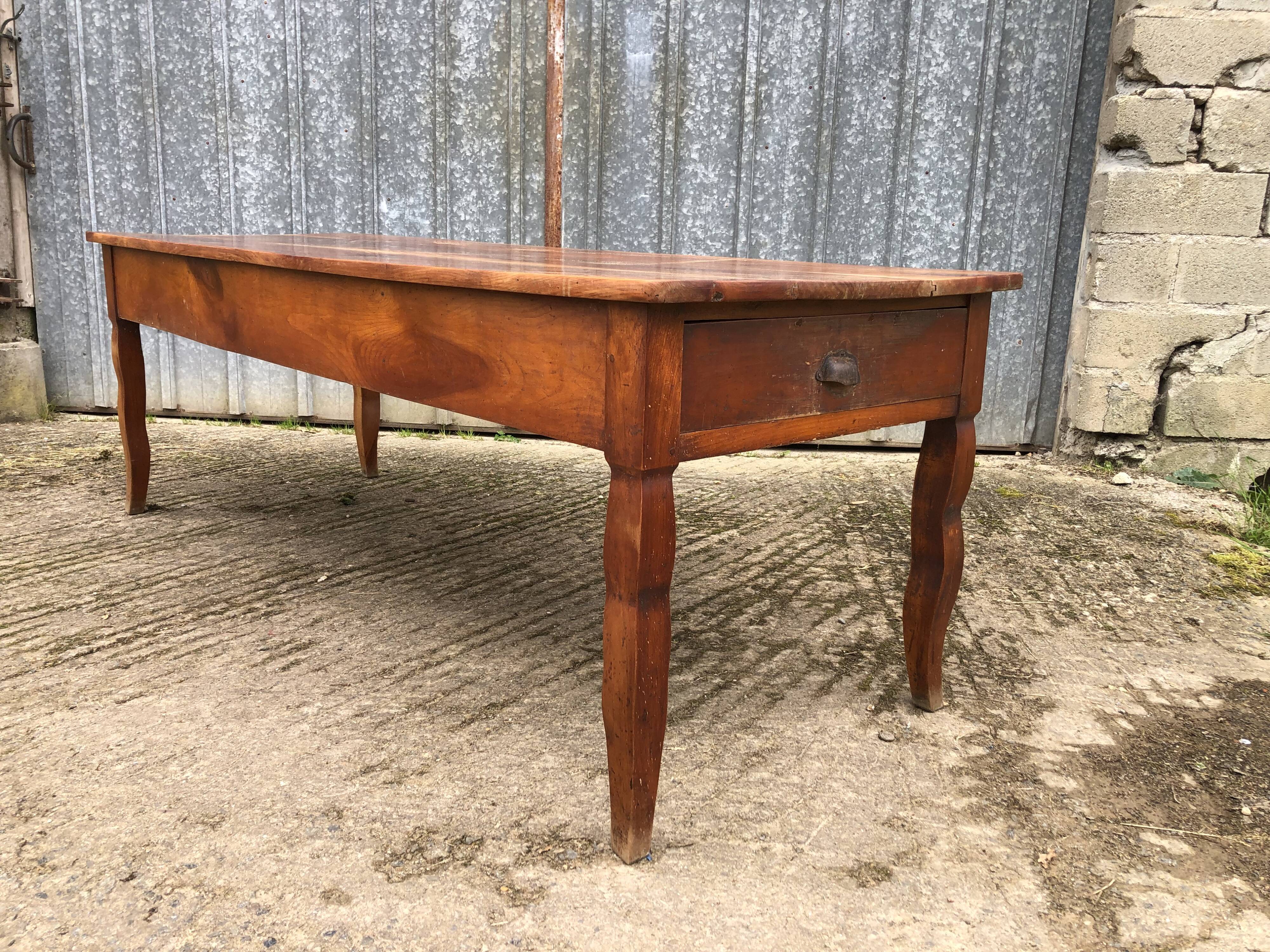 Table de ferme ancienne en cerisier massif avec 2 tiroirs et une tirette