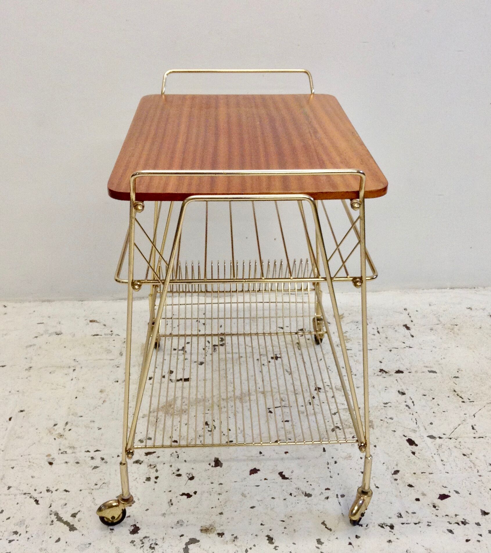 Service magazines rack