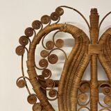 Peacock chair with armrests