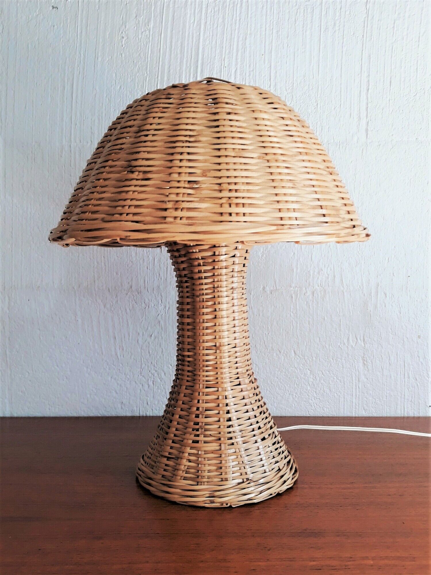 Rotin Lamp / Wicker Bedside Lamp / Mushroom-shaped Lamp / Bamboo / Vintage 1960 / Mid-Century