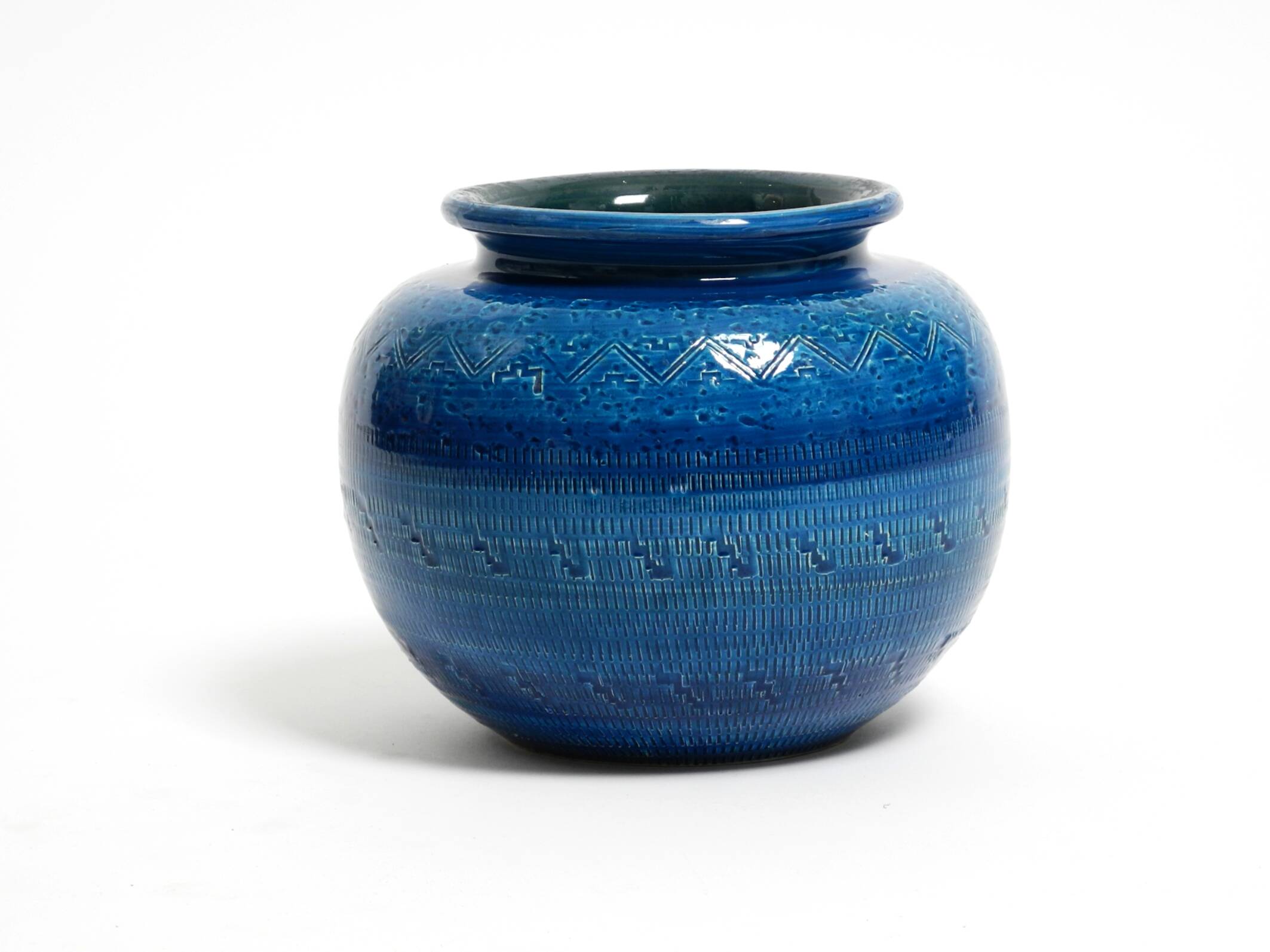 Magnifique vase en céramique Rimini Blu des années 1960 par Aldo Londi pour Bitossi Italie.