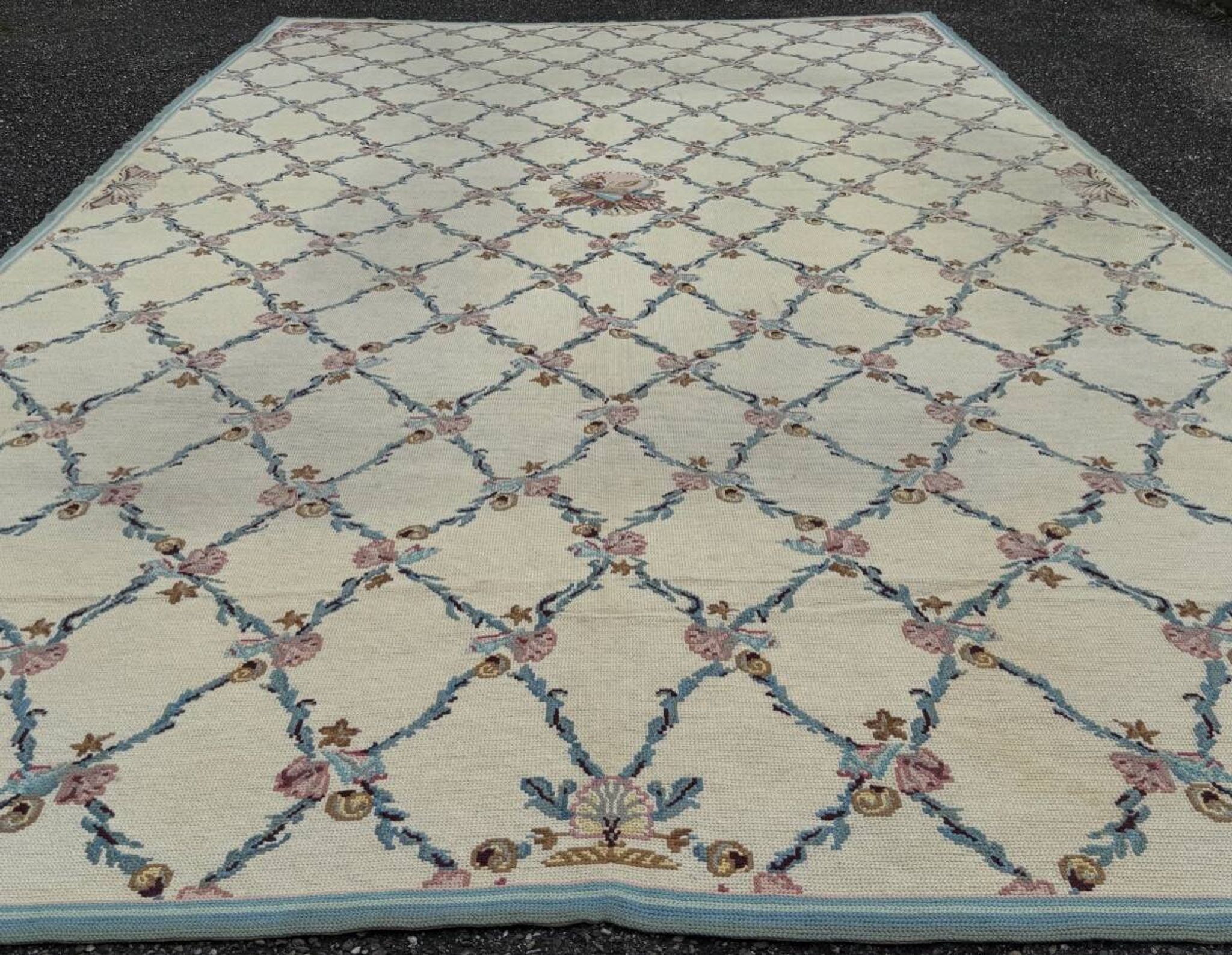 Tapis aux petits points  500x280 cm