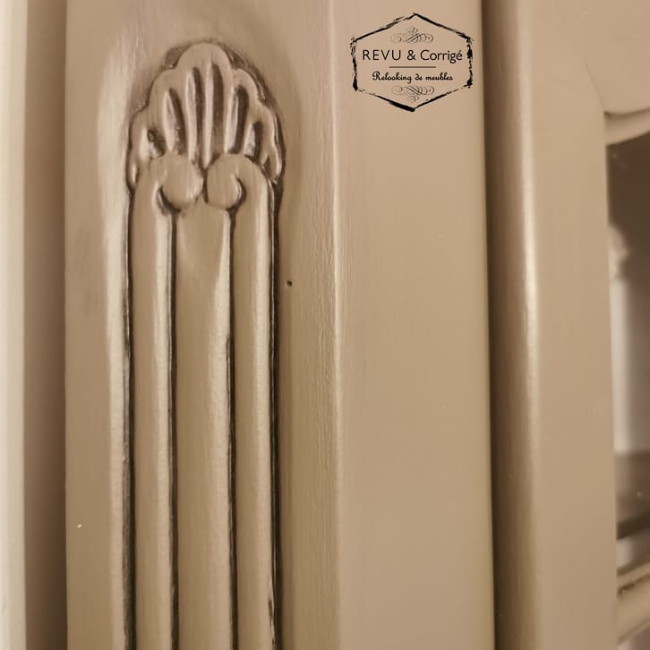 Corner cabinet
