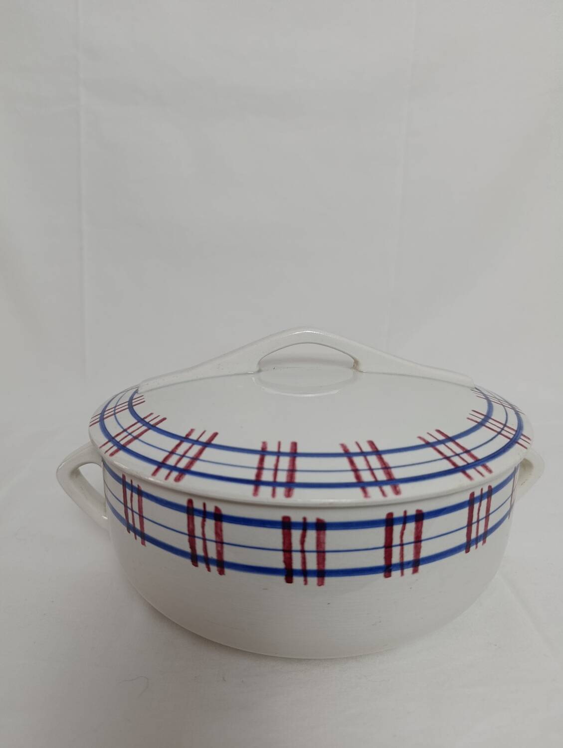 Soup tureen