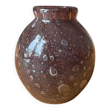 Petit vase marron en verre soufflé vintage