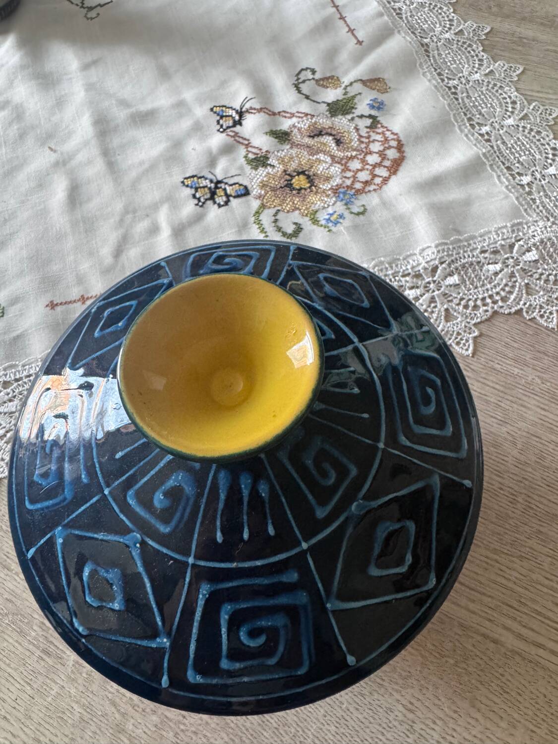 Candy dish - pot with lid
