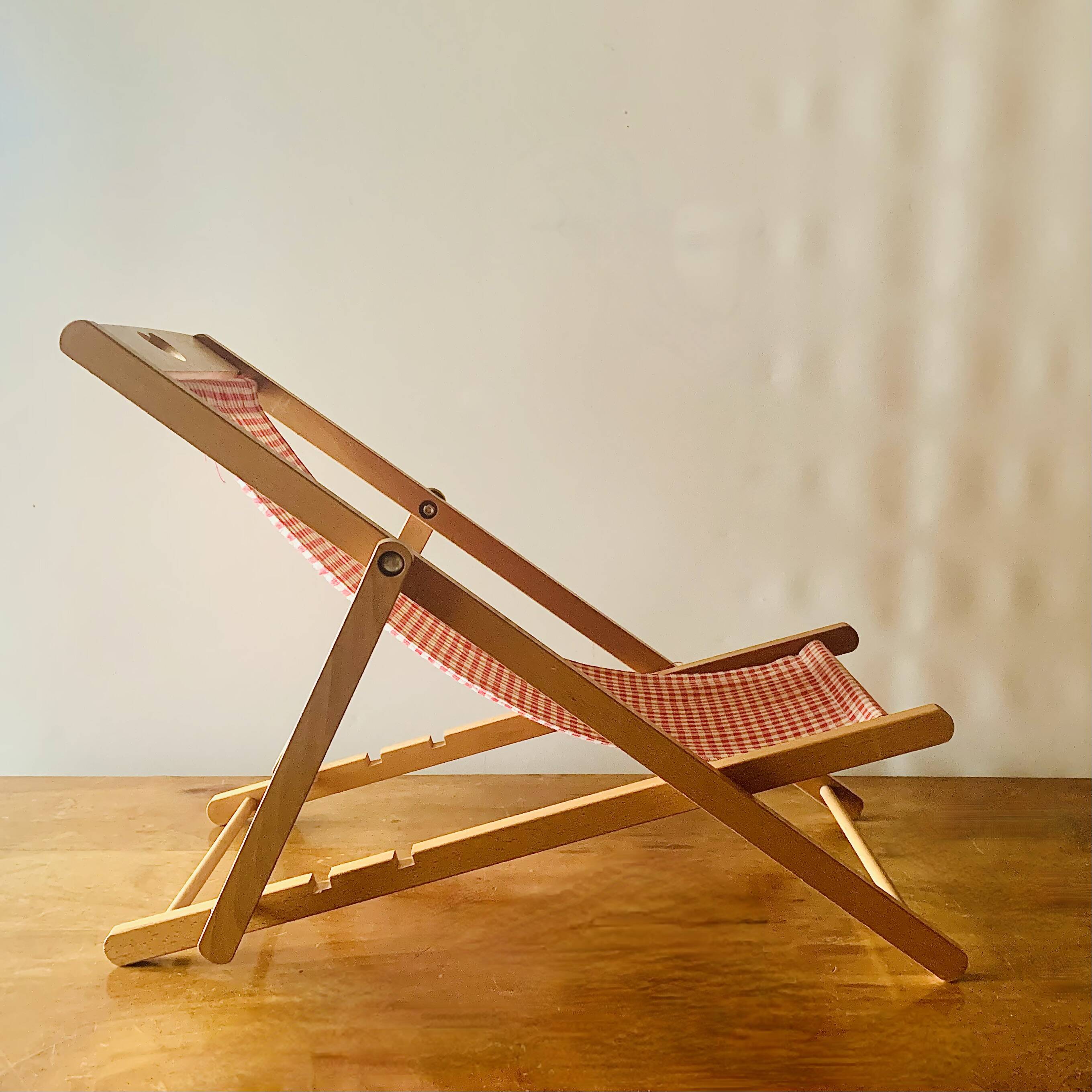 Chilienne en bois vintage pour poupée