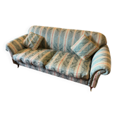 Classic vintage canapé (3-seater) with tufting; comfortable and timeless.
