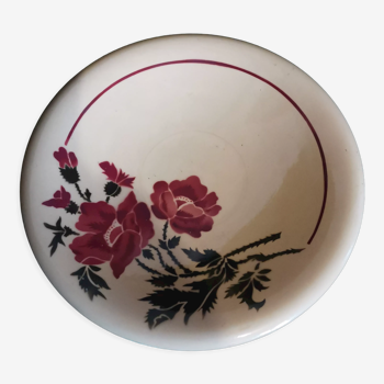 Red and hollow green flowers dish