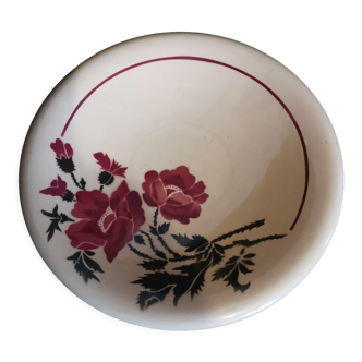 Red and hollow green flowers dish