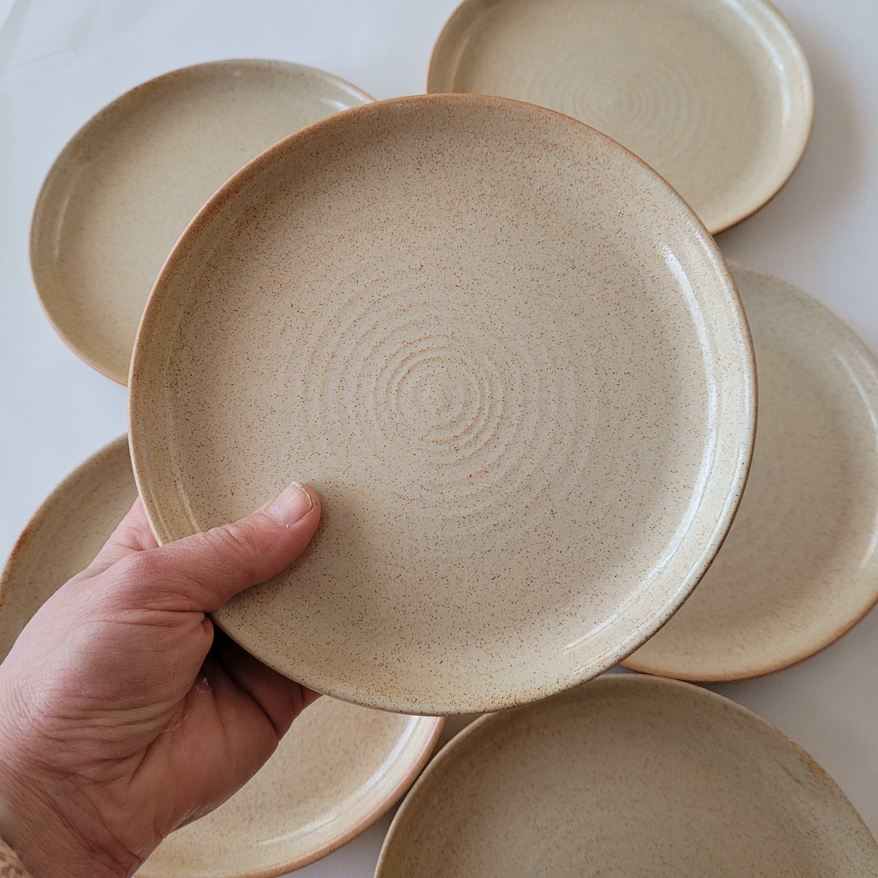 Lot d'assiettes à dessert en grès