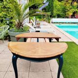 Round table with extensions