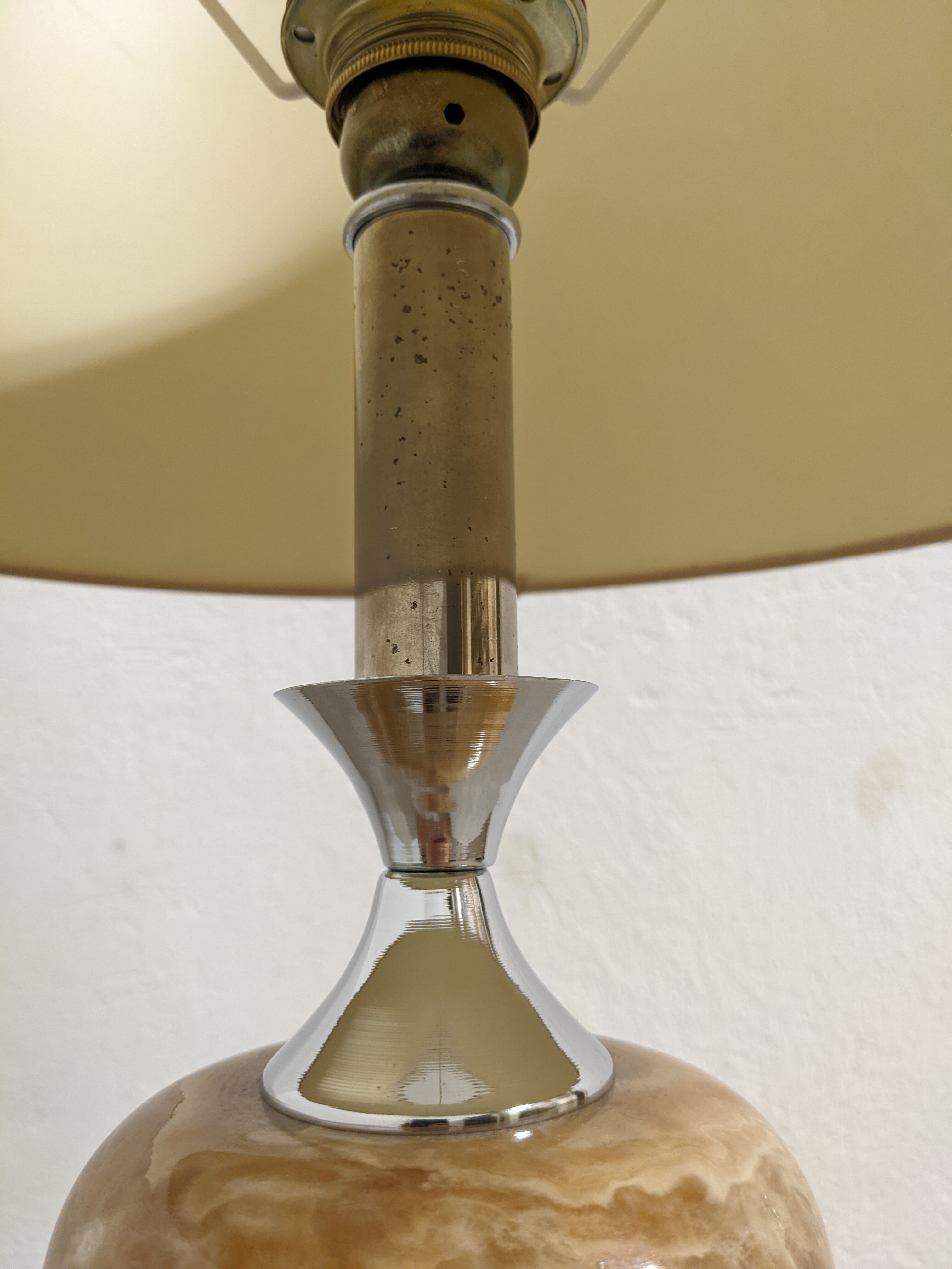 Living room lamp in onyx and chrome metal of the 70s