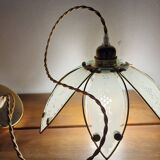 Fleur en verre cerclée de laiton