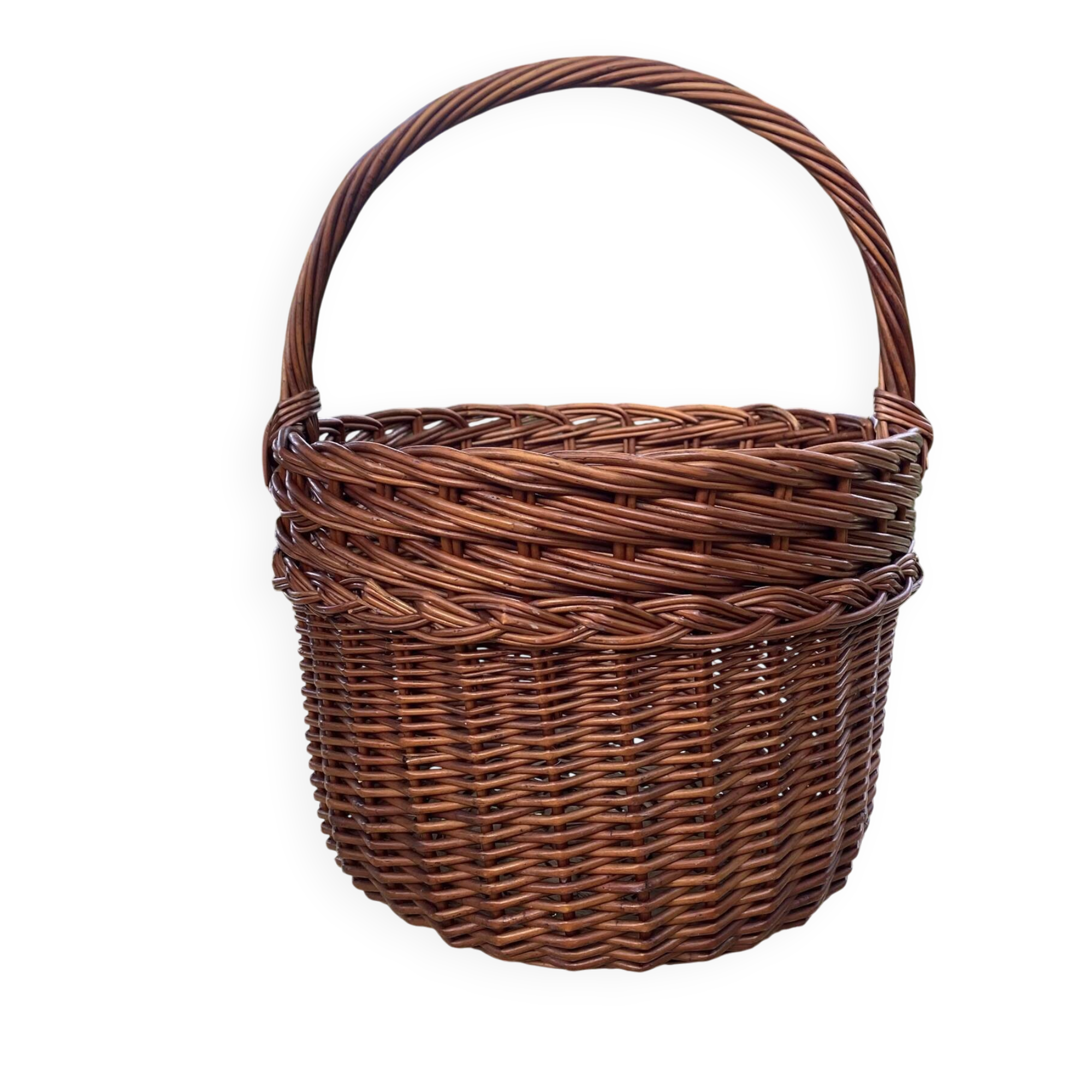 Woven wicker round basket