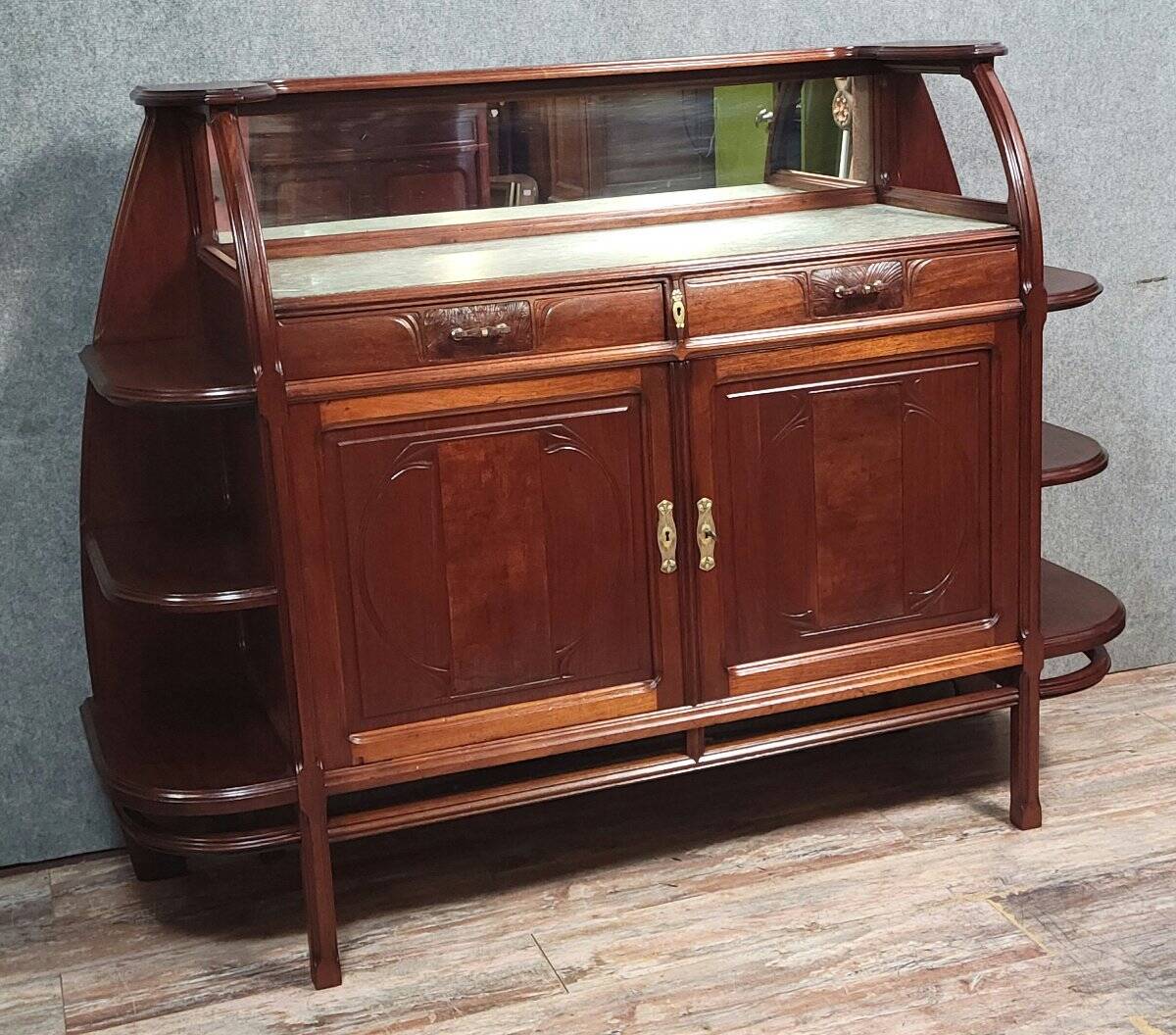 D'après Louis Majorelle : Rare et grand meuble époque Art Nouveau en acajou