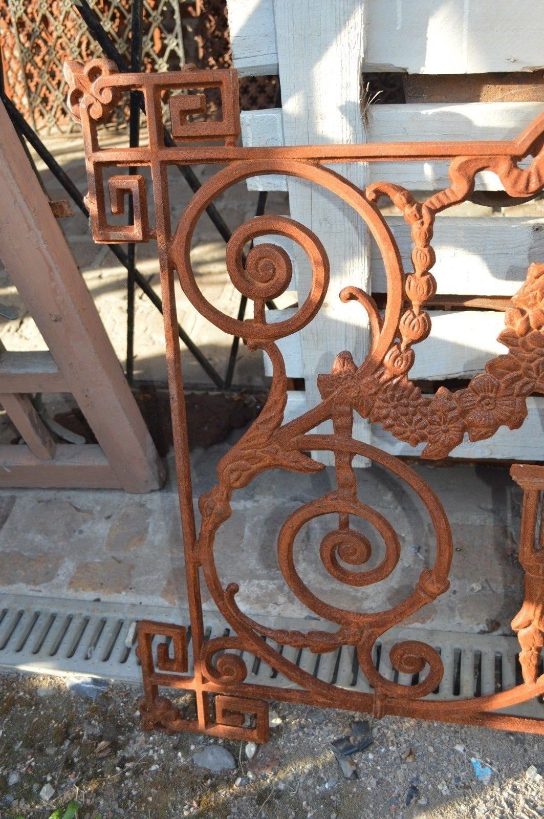Cast iron balcony grille