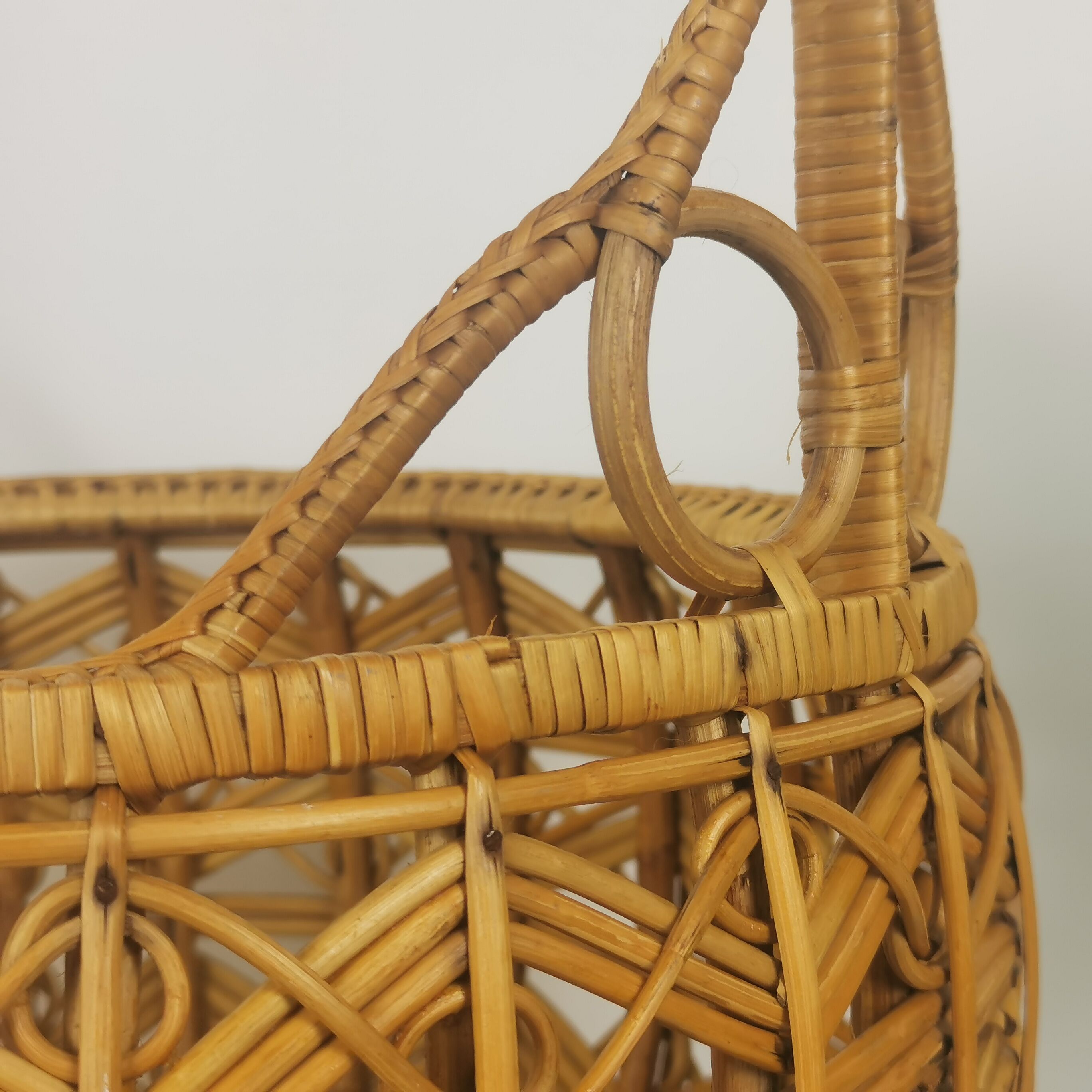 Rattan pan