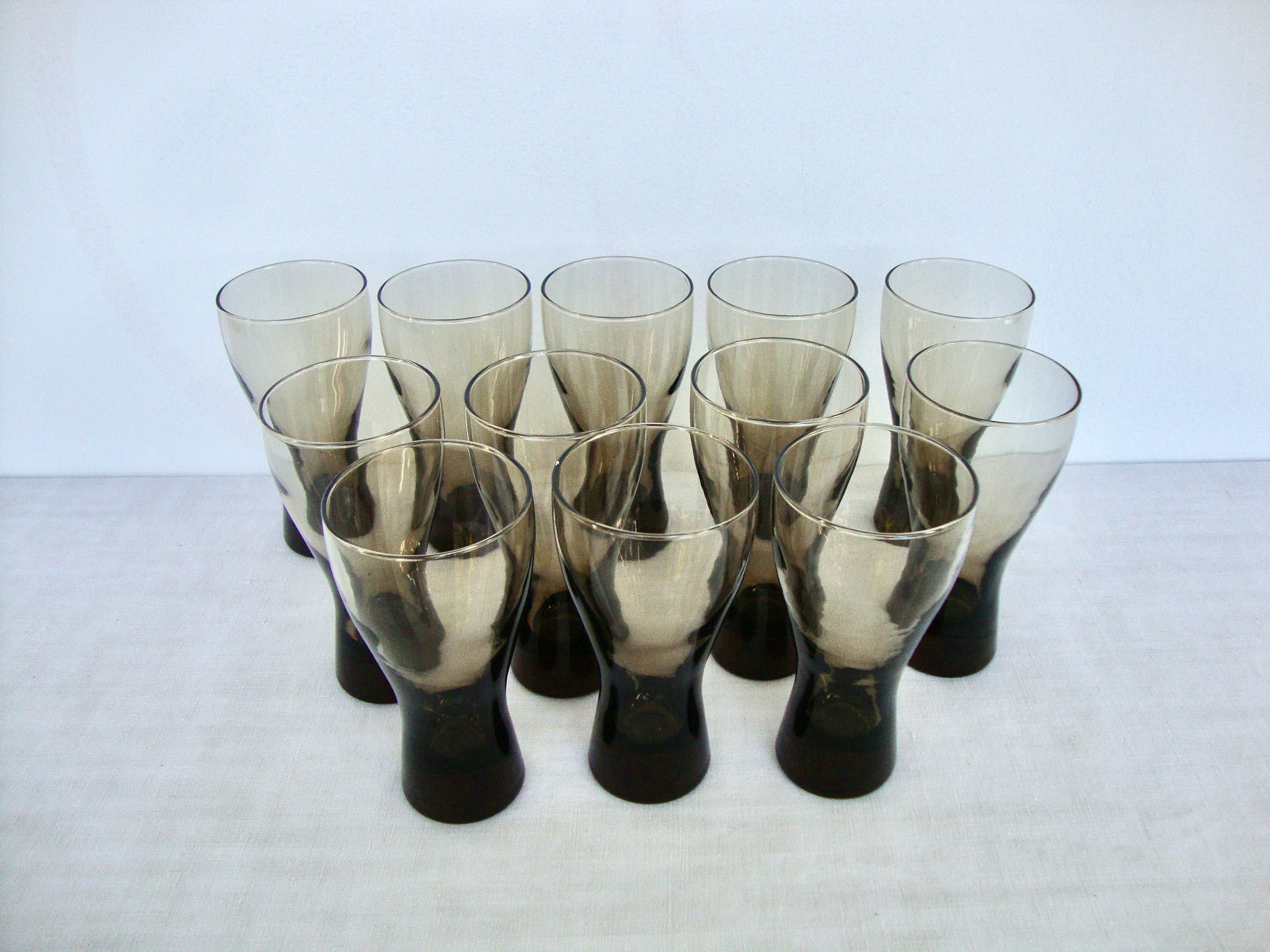 Série de 12 verres en verre soufflé