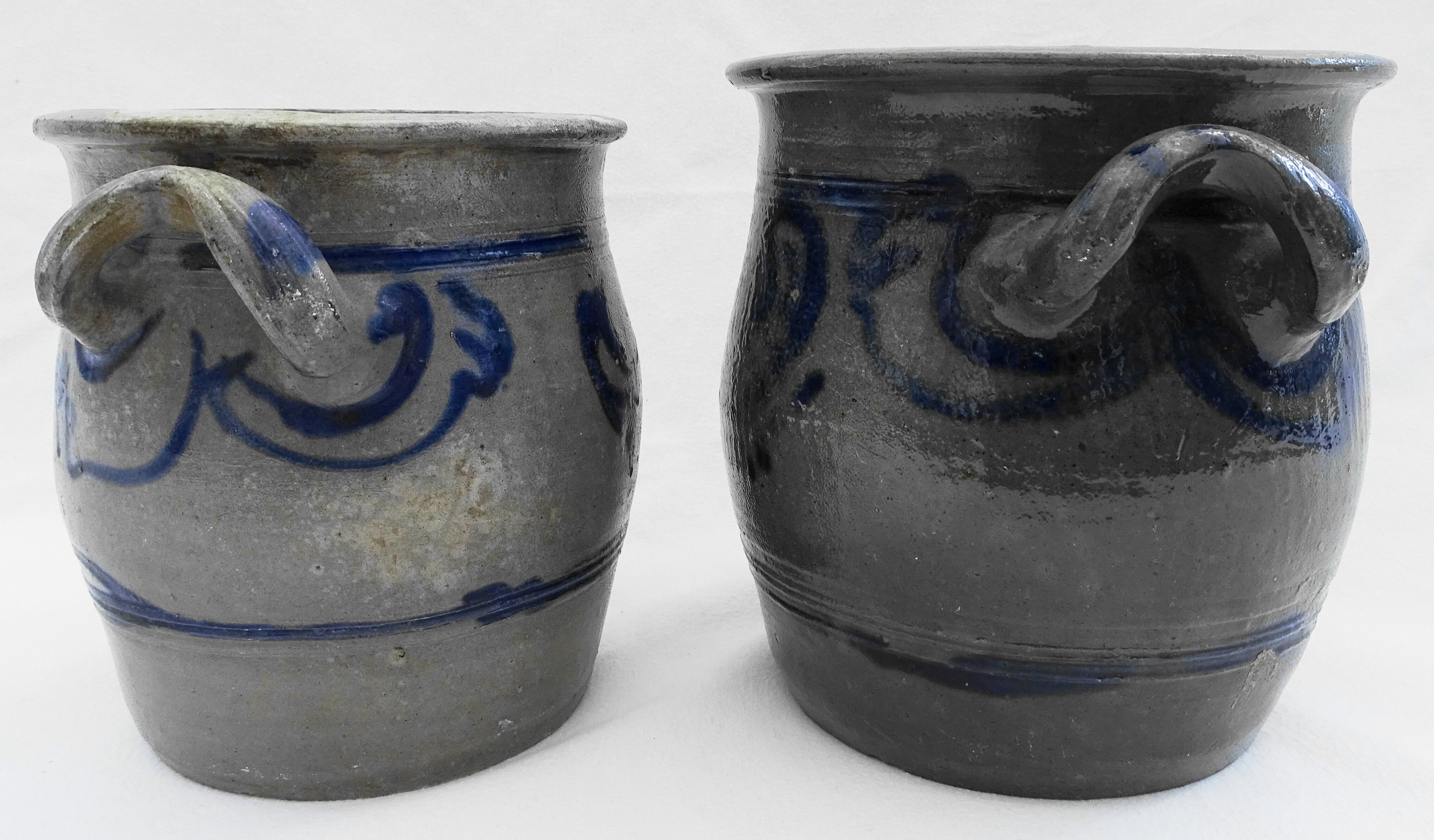Paire de pots en grès gris et bleu marine