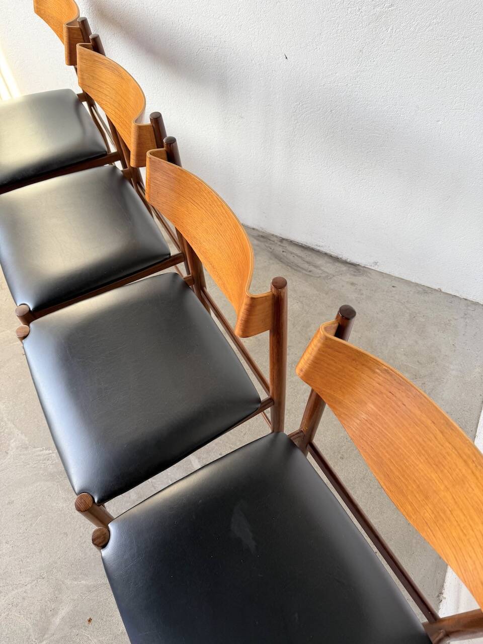 Set of 4 Italian chairs by Gianfranco Frattini.