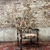 Walnut armchair Louis XIII of the seventeenth century