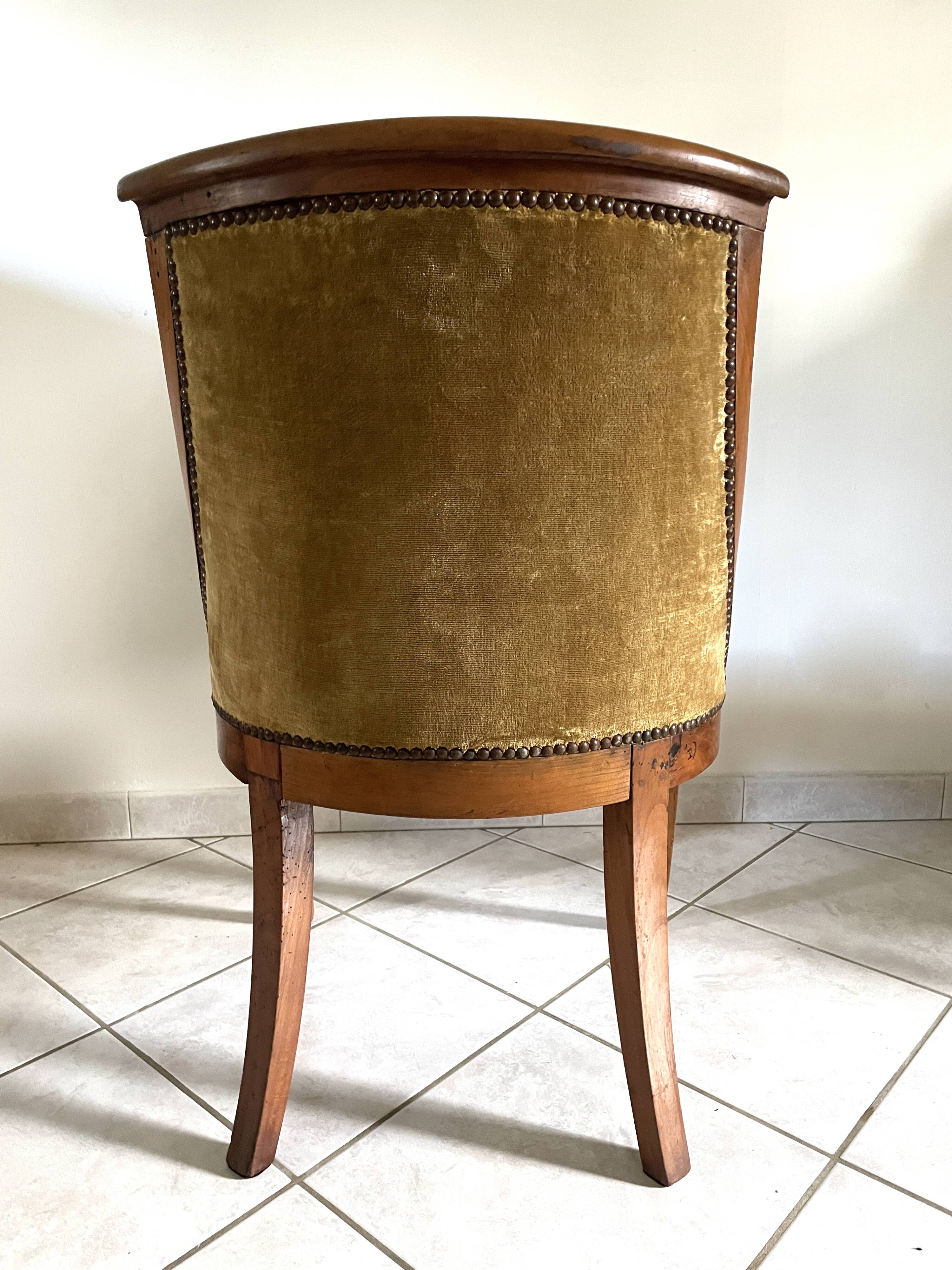 Chaise gondole en velours côtelé jaune moutarde