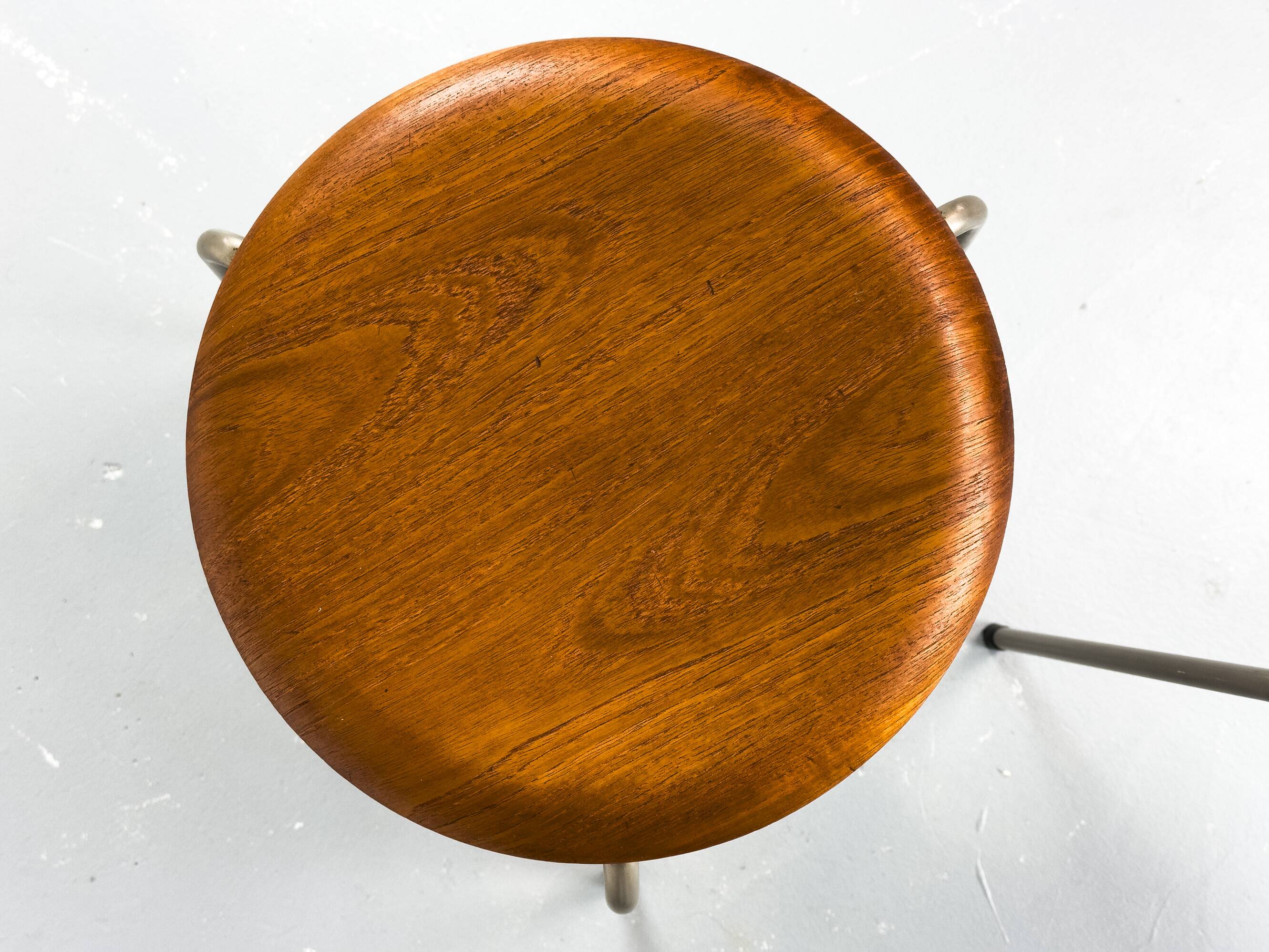 Tabouret Dot en teck, par Arne Jacobsen pour Fritz Hansen, années 1950, lot de 2