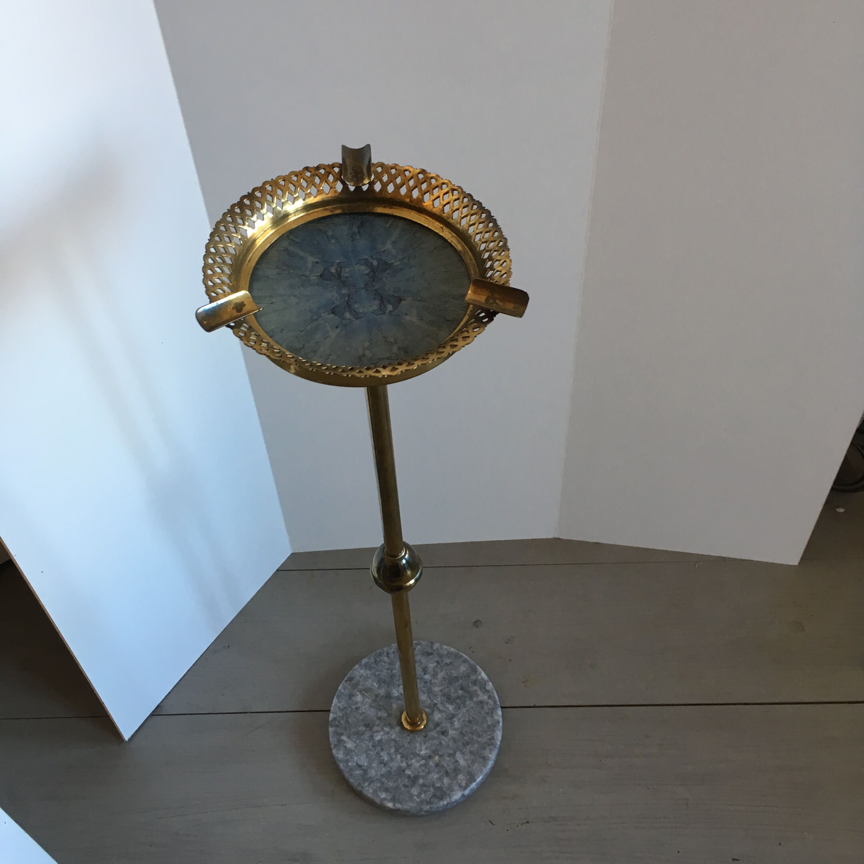 Ashtray mounted in brass and marble