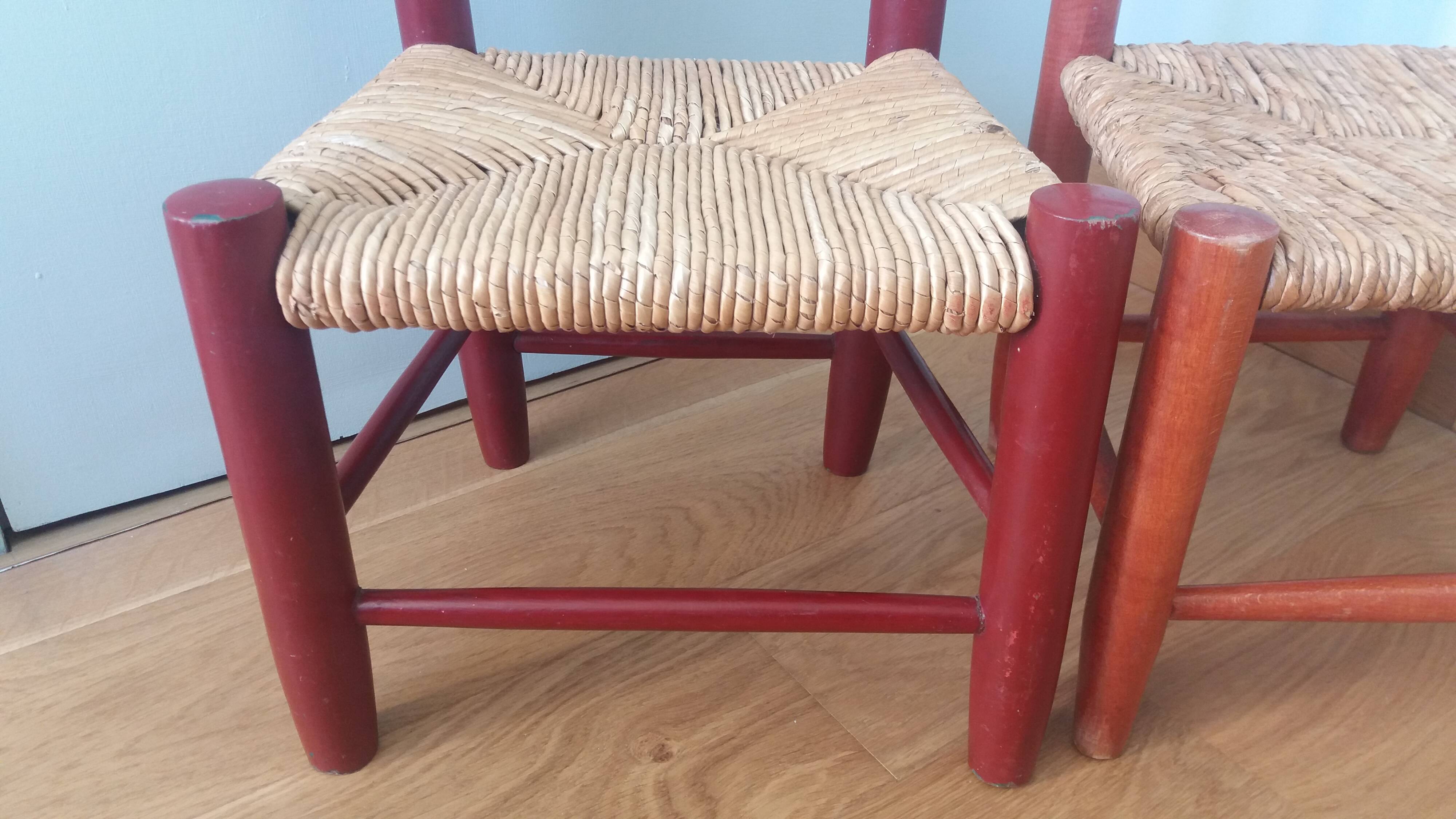 Children's straw chairs made of wood and straw.