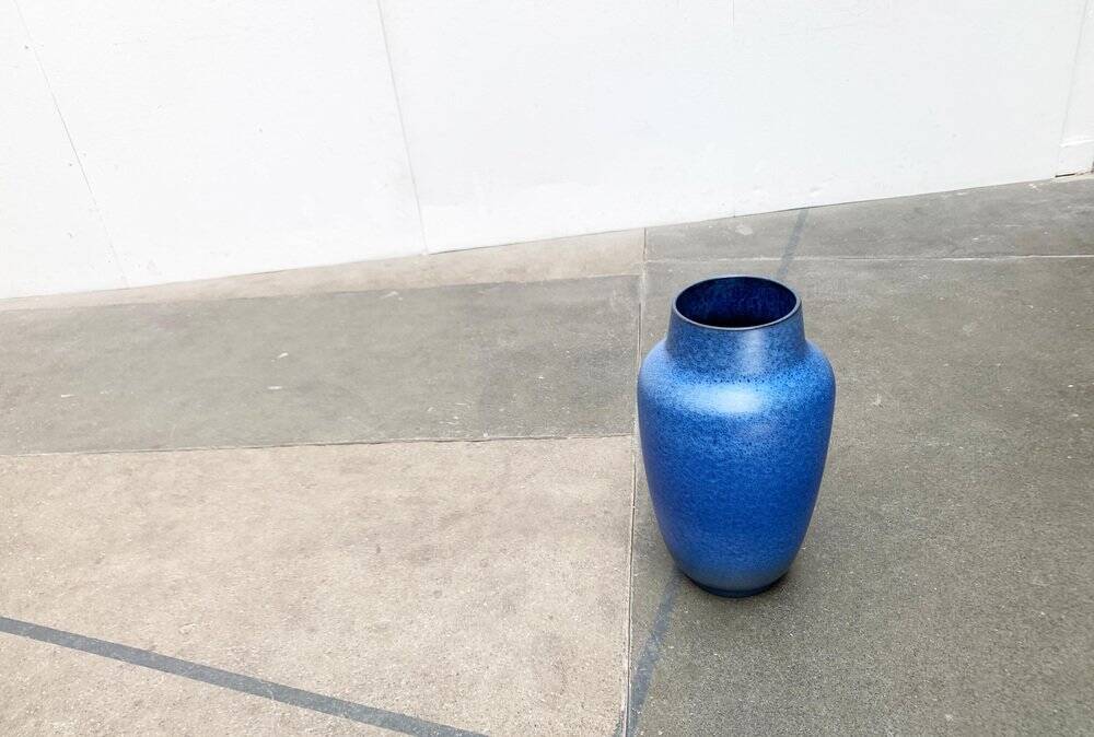 Large blue vase on a German workshop stand from the mid-20th century by Bückeburg Keramik, 1960s.