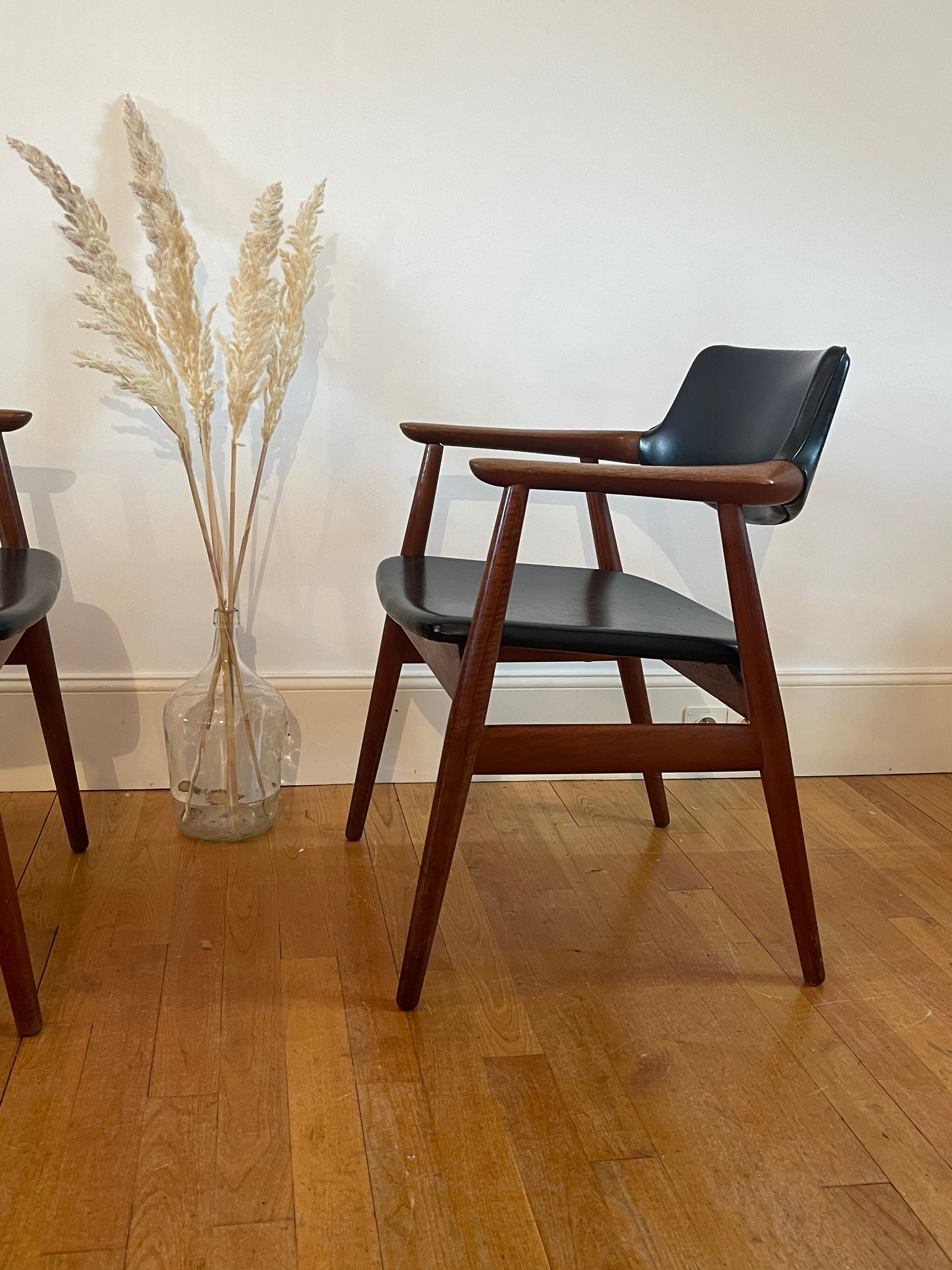Paire de fauteuils GM11 par Eriksen 1950