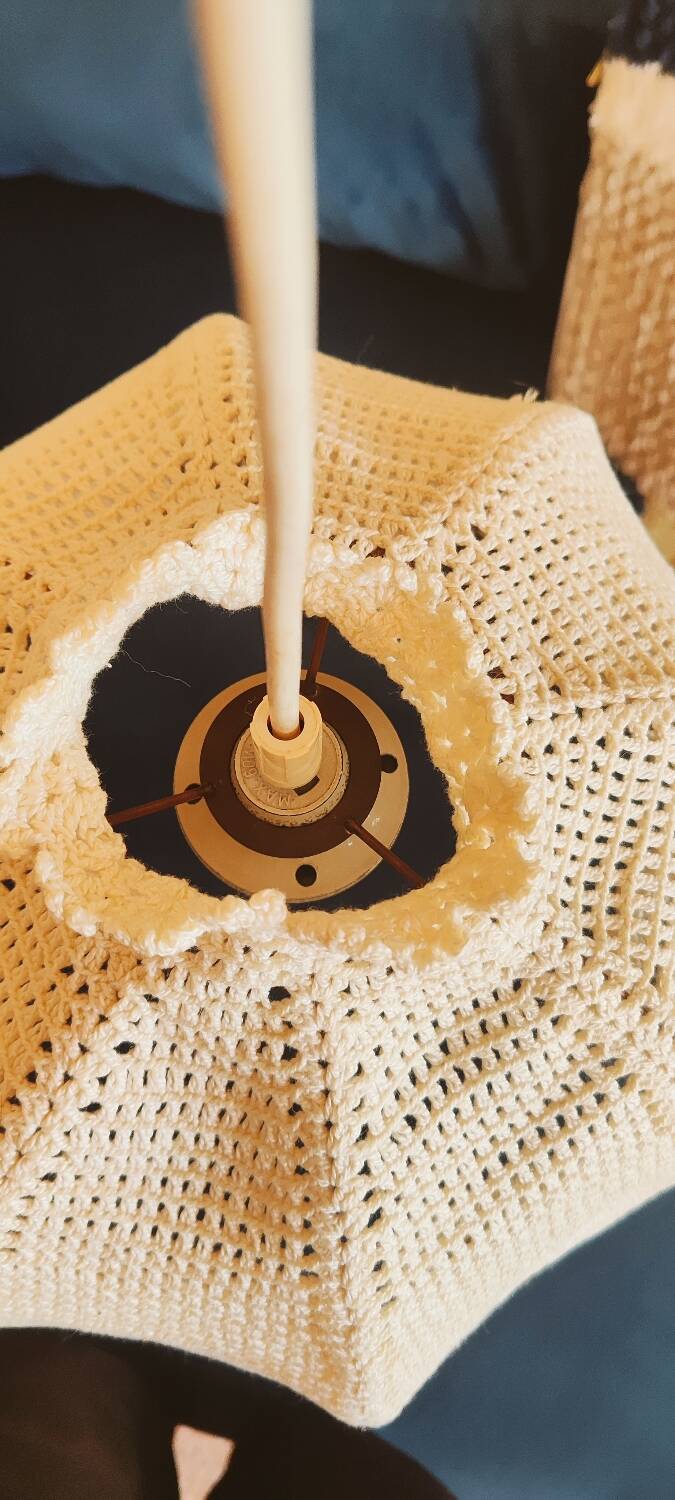 Beige crochet vintage suspension