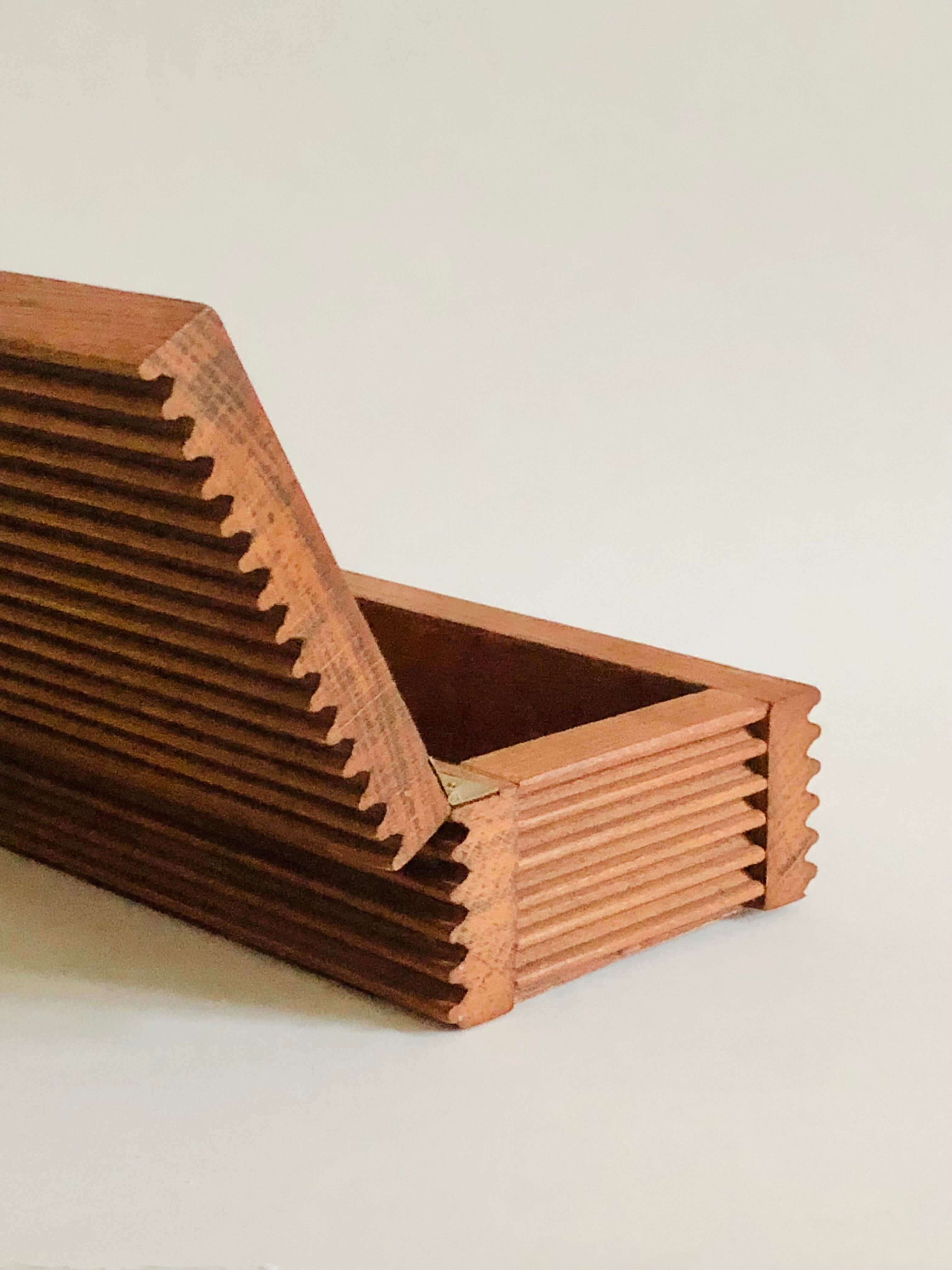 Boîte en bois faite main L25cm