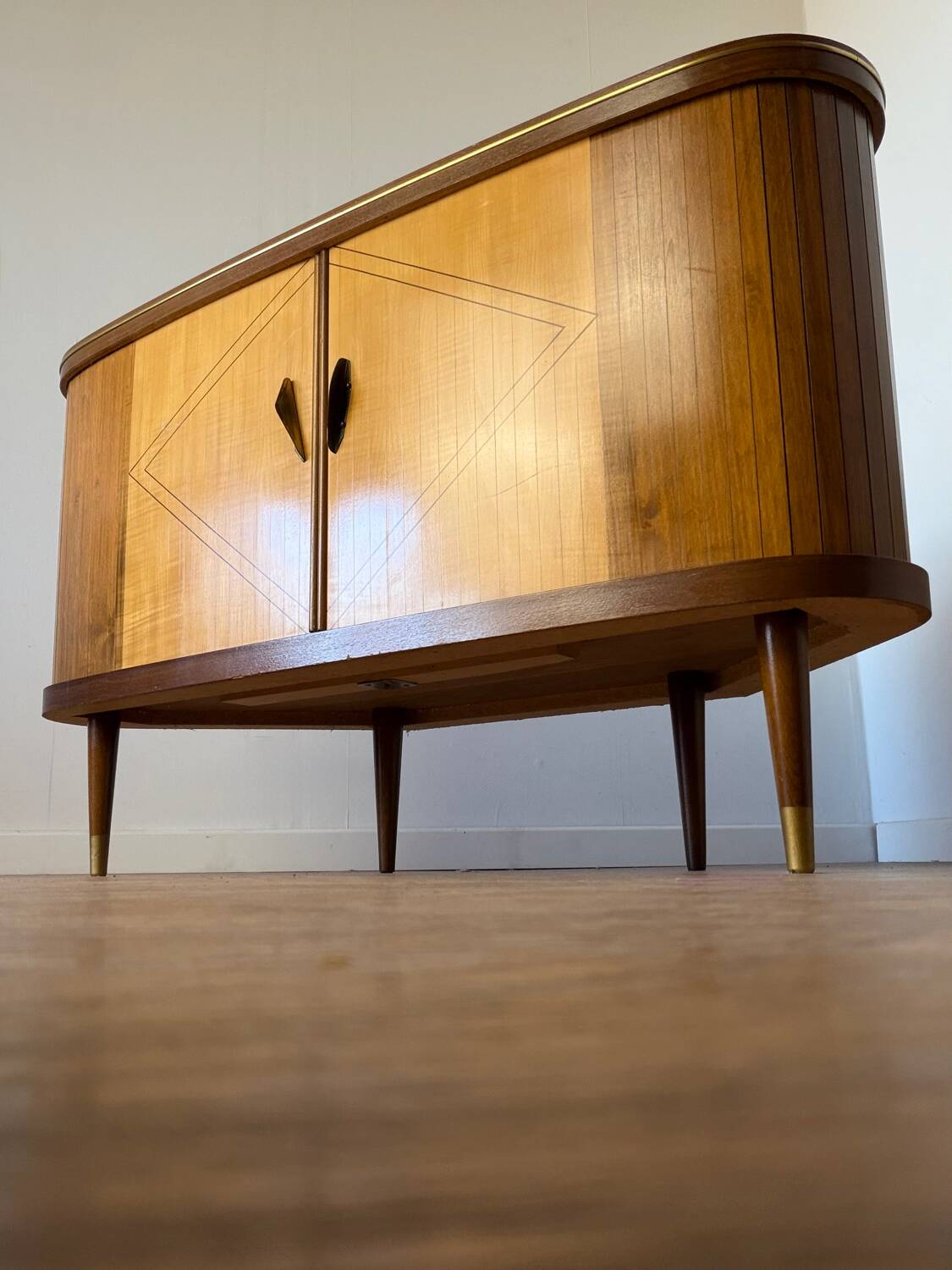 Meuble bar vintage à plateau tournant – l’esprit cocktail des années 50