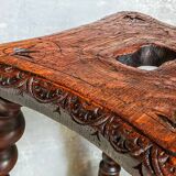 Tabouret ancien en bois massif tourné et sculpté
