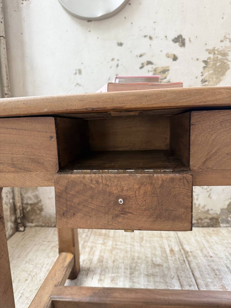 Antique farmhouse or drapery table in walnut, 1900 XL
