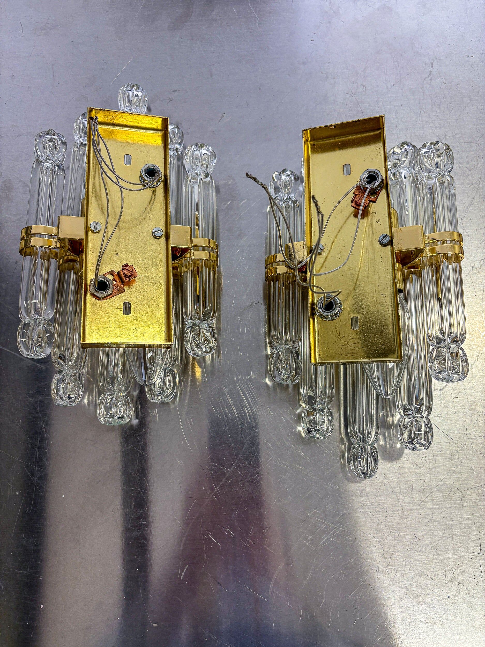 Pair of Venini wall lights, Murano cut glass, 1970, Italy