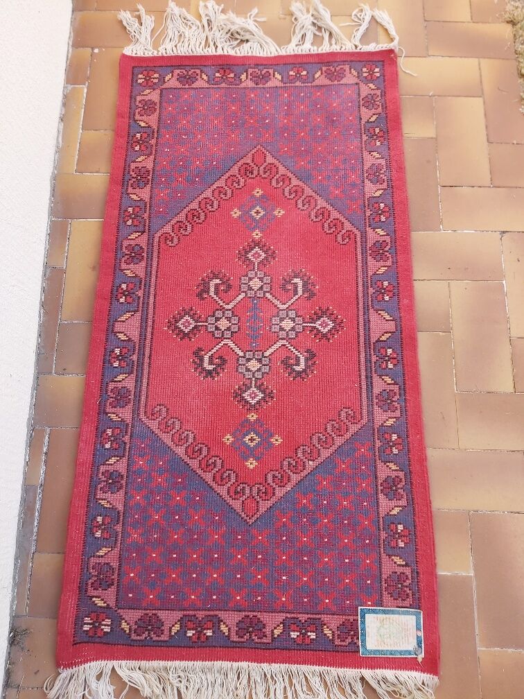Tunisia hand-woven wool carpet