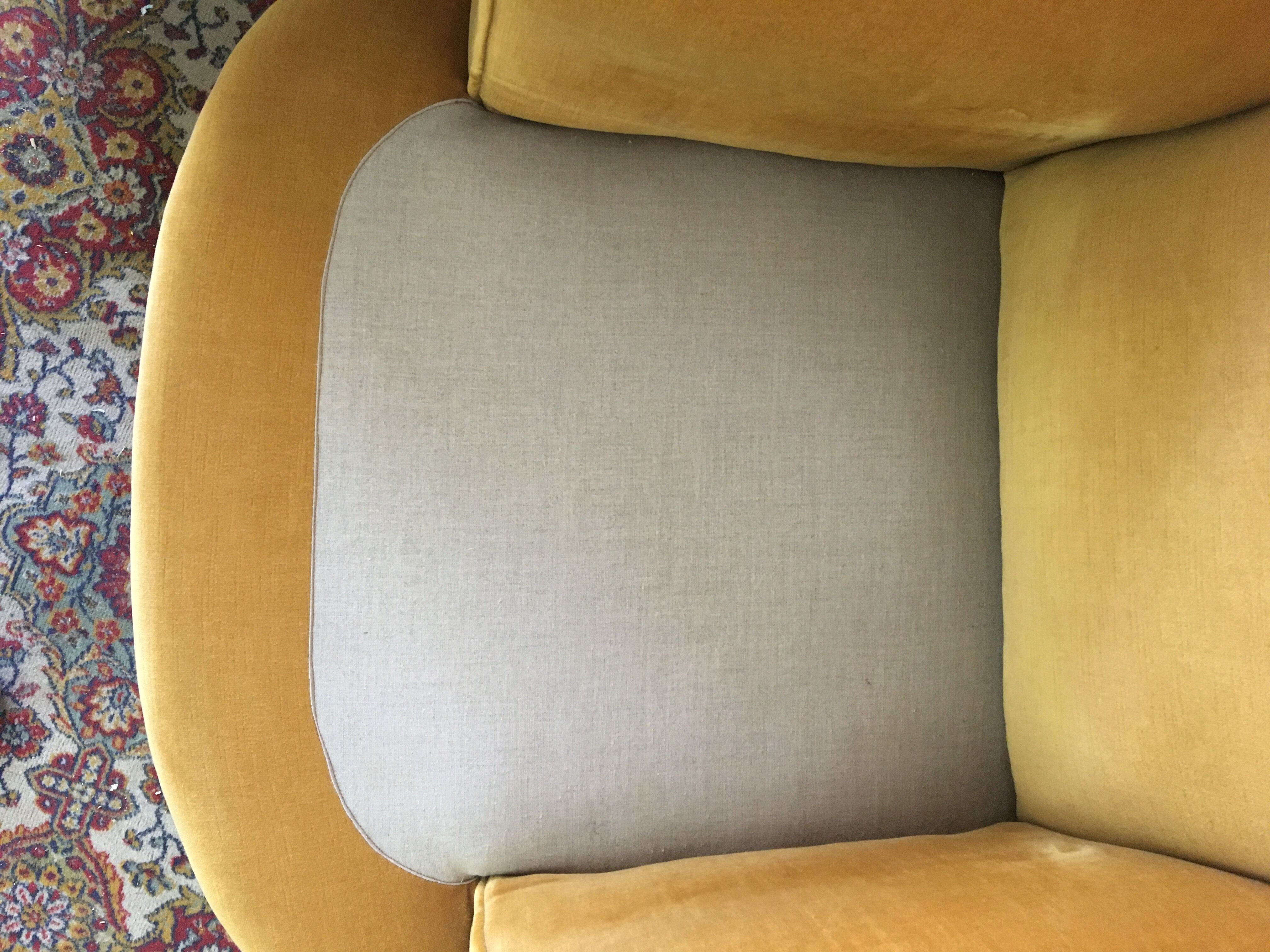 Large-format toad chair