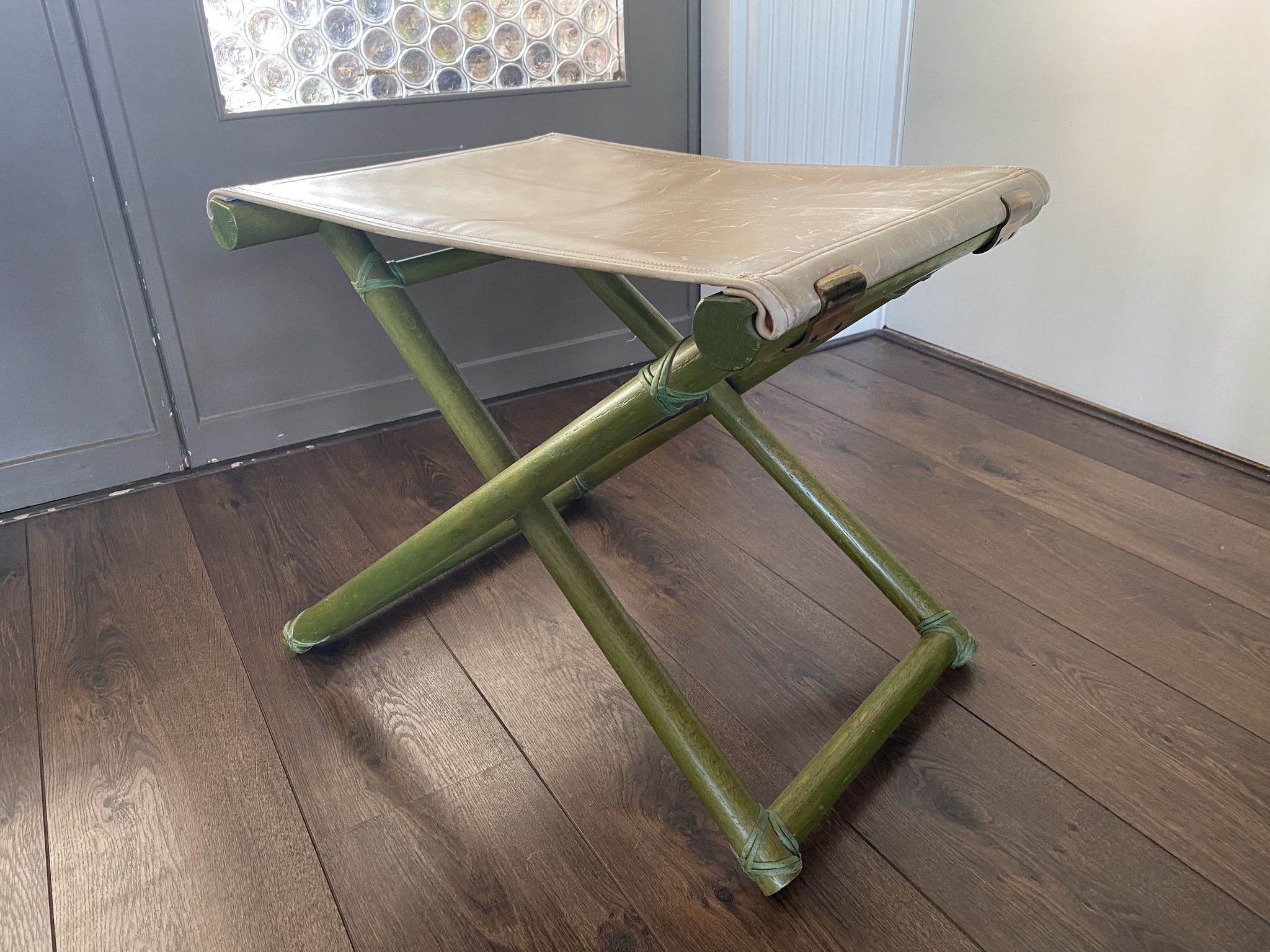 Tabouret pliable vintage Regency en hêtre italien et cuir