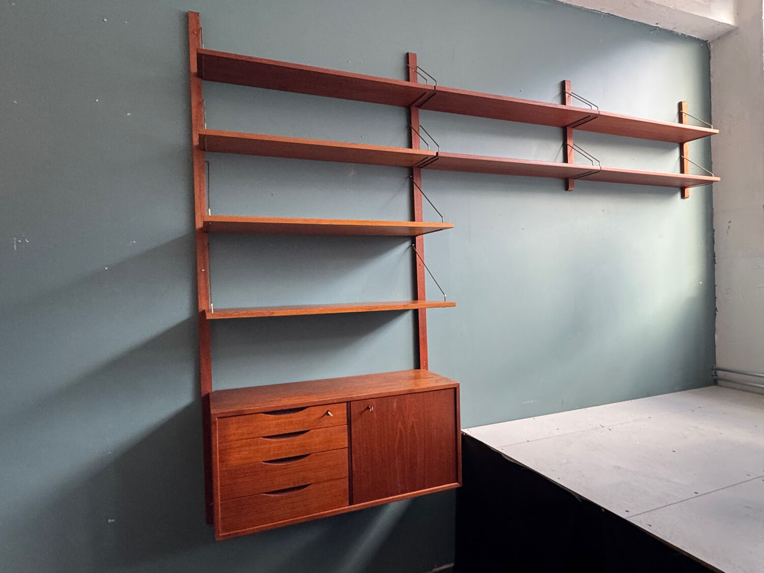 Unité murale modulaire en teck vintage scandinave “Veggen De Luxe”, Norvège