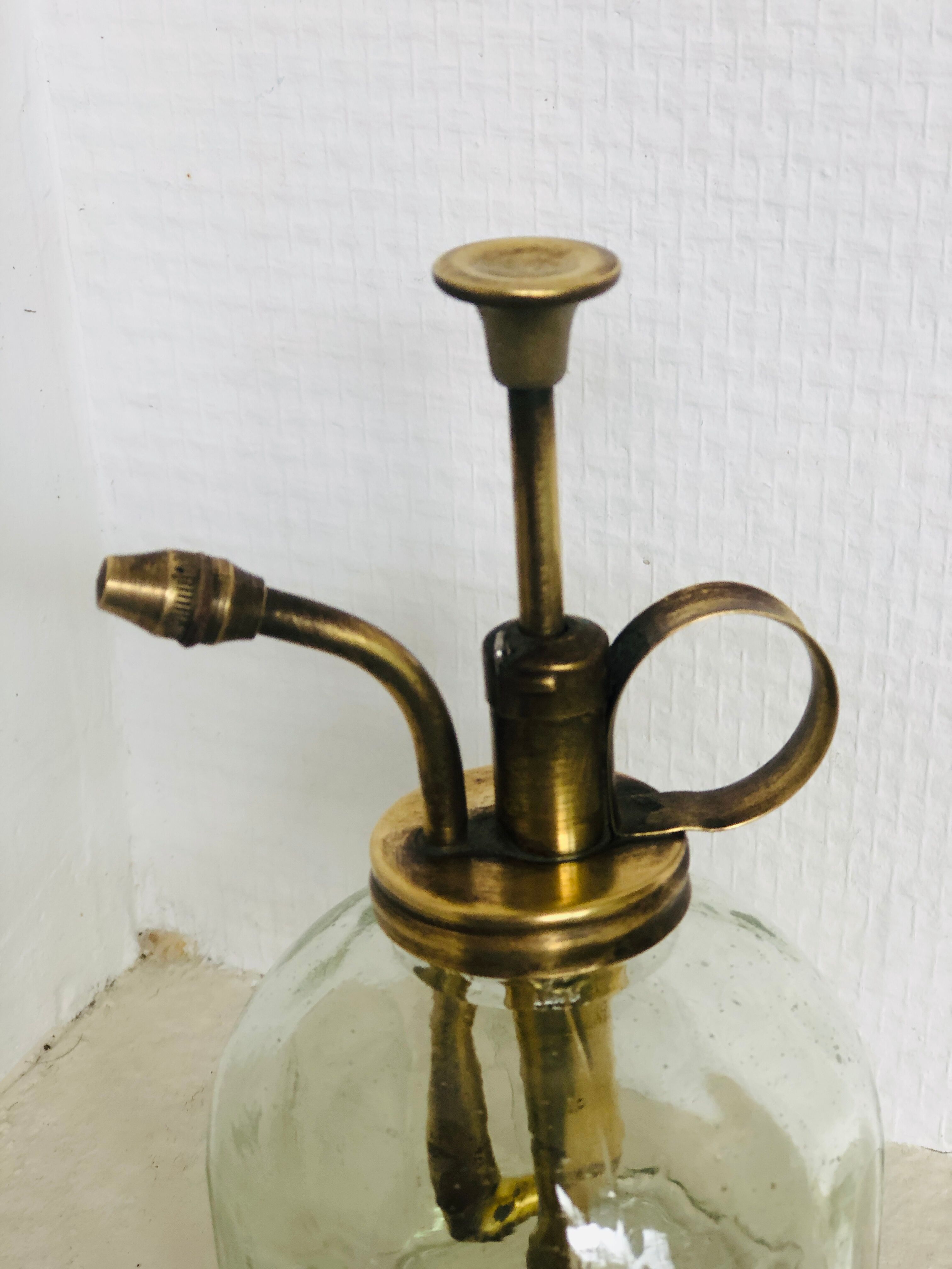 Vegetable vaporizer made of glass and brass