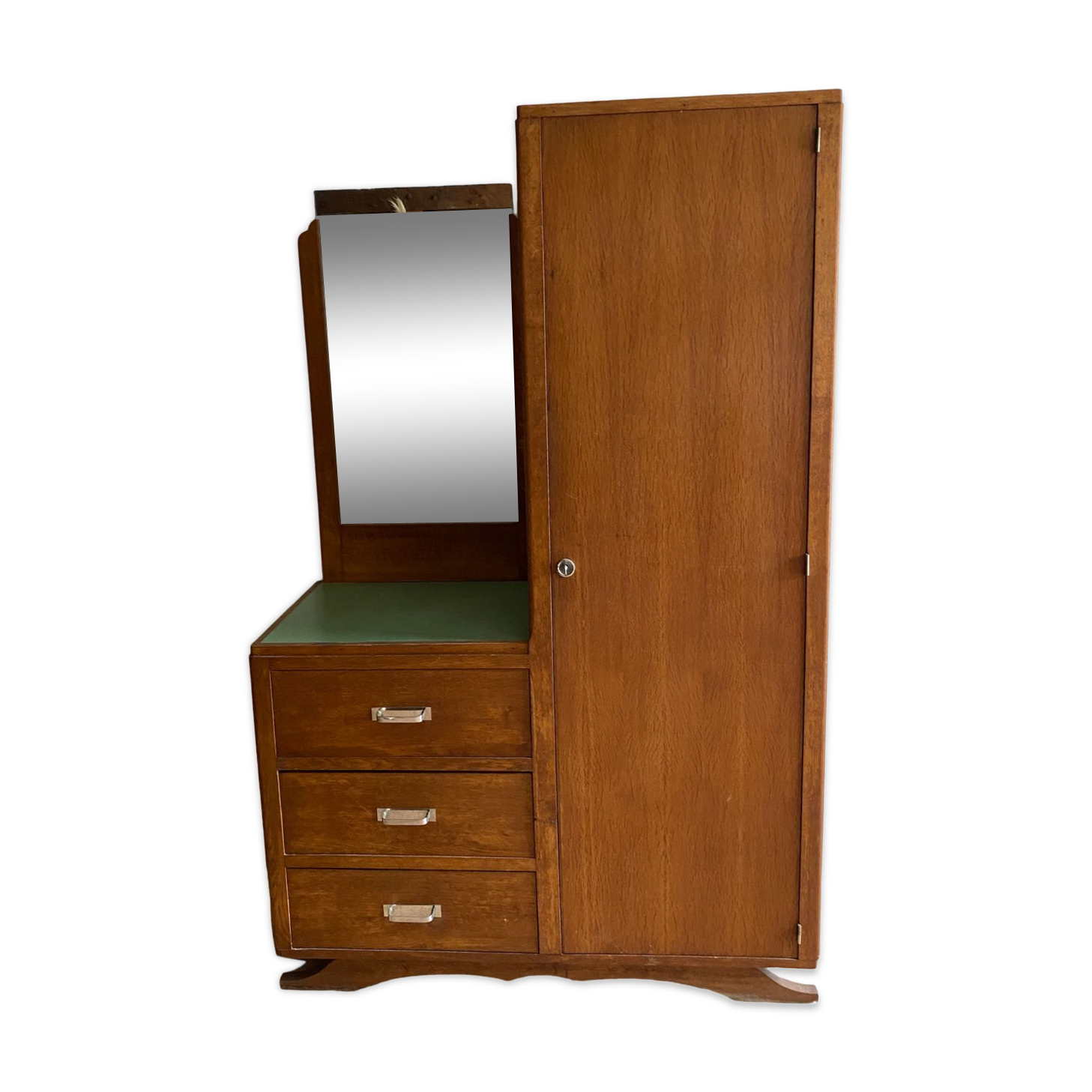 Asymmetrical cabinet