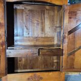 Armoire style Louis XV en merisier sculpté